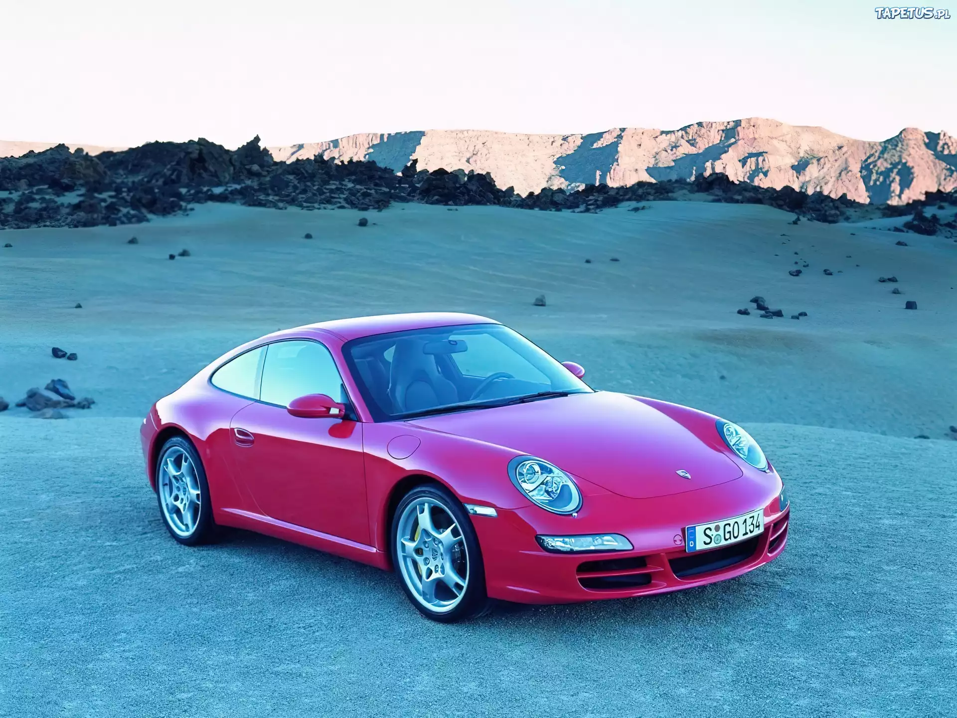 Czerwone Porsche 911 Carrera