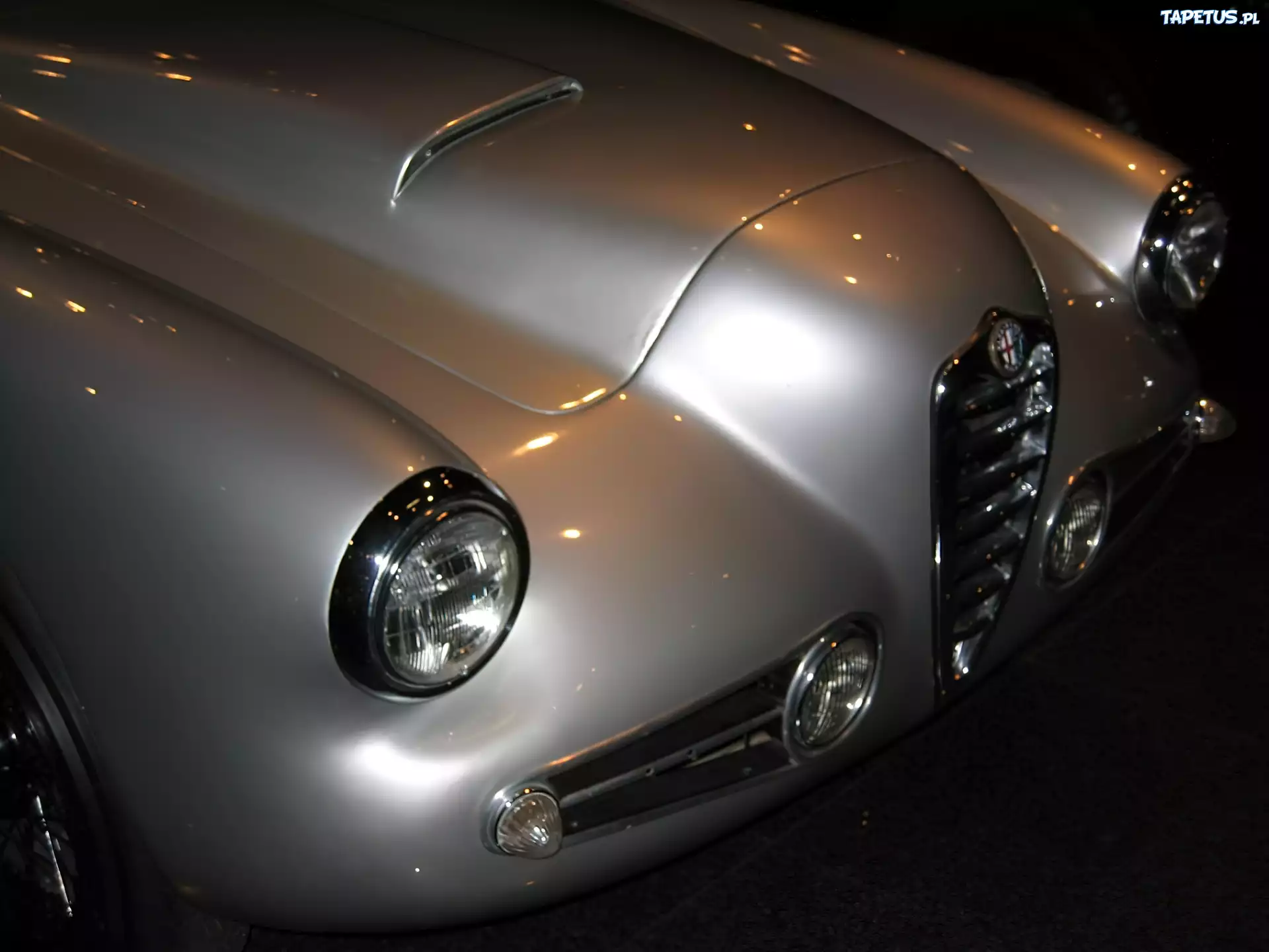 Alfa Romeo ,światła, maska