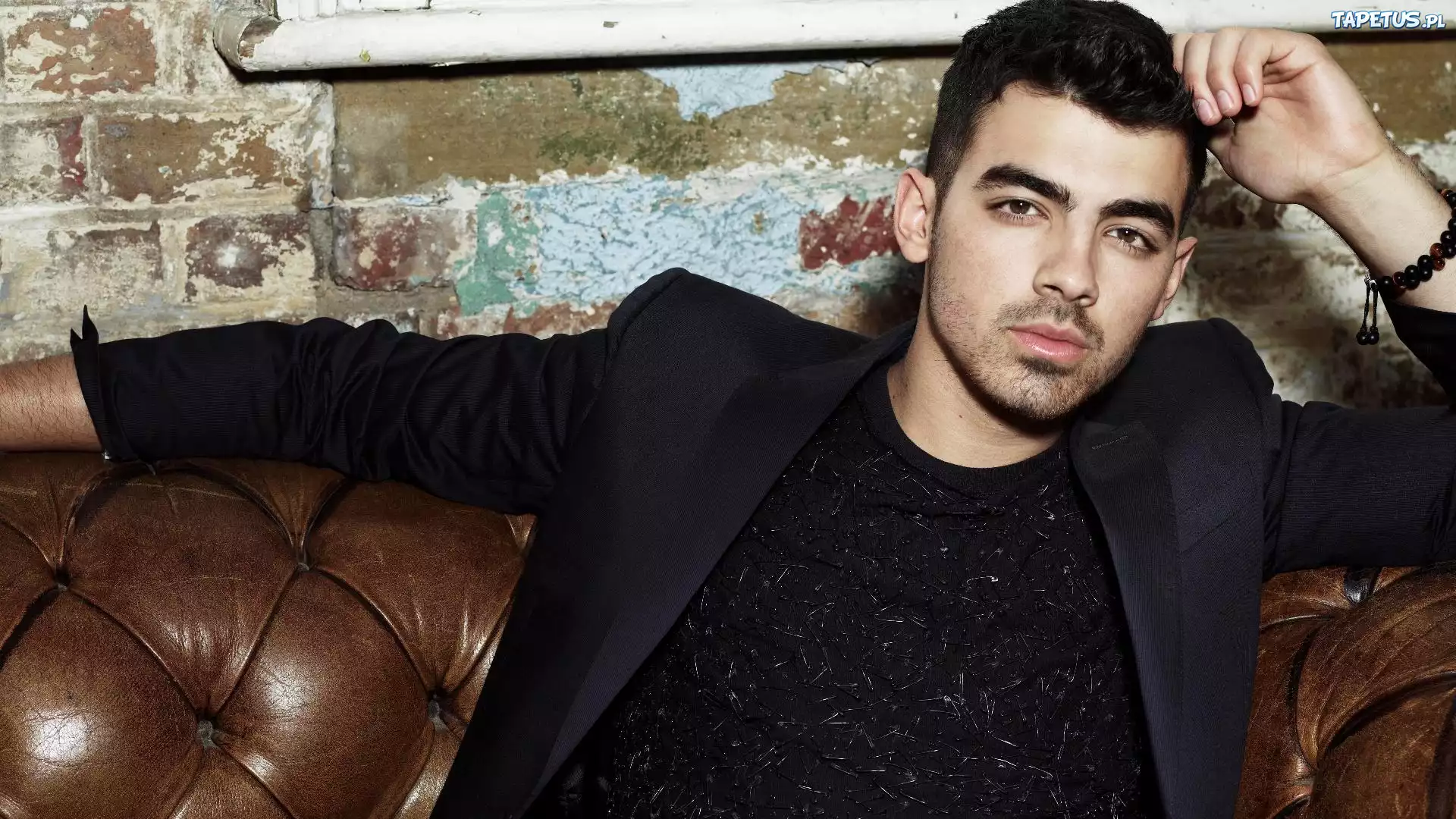 Joe Jonas, Marynarka, Kanapa