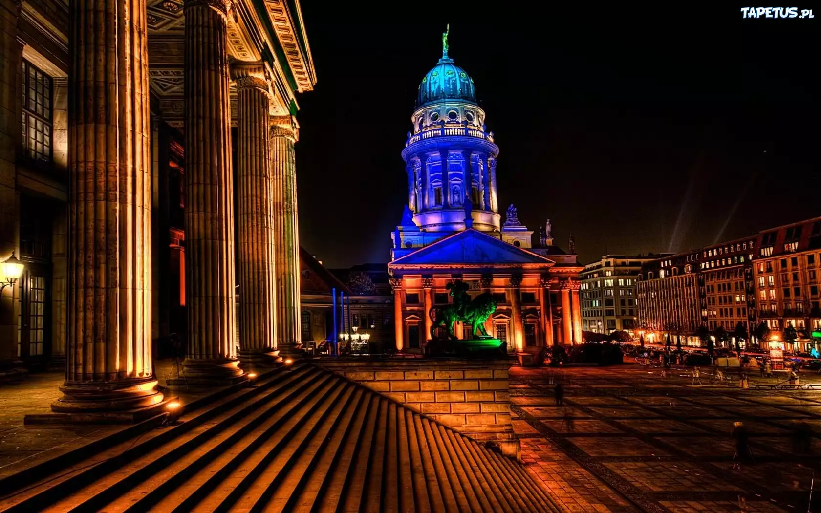 Berlin, Nocą, Kolumny