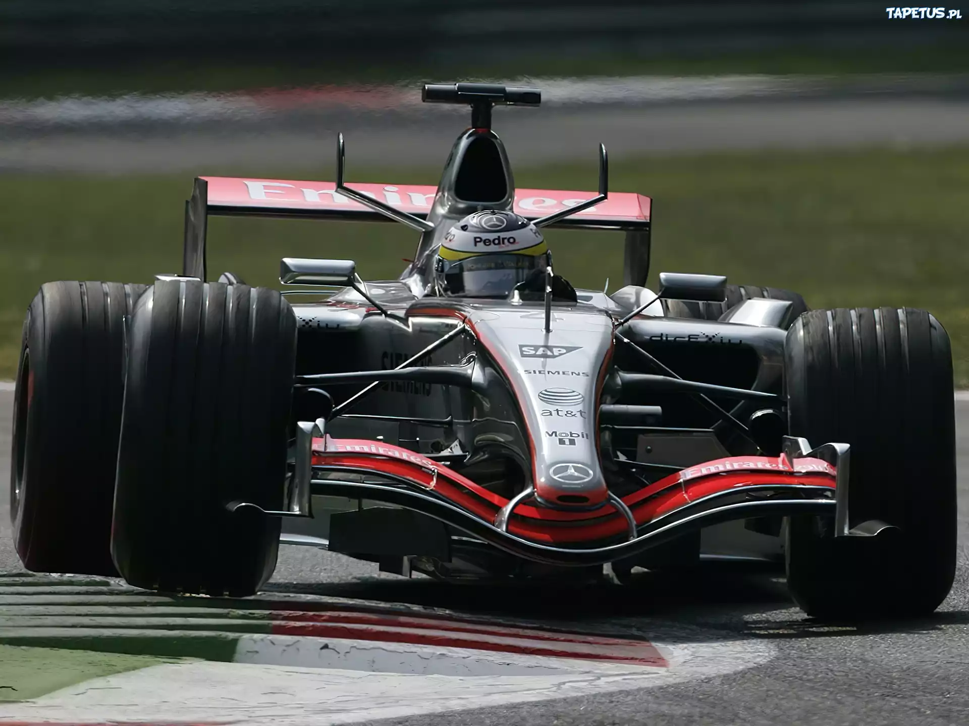 Formuła 1,bolid,opony, kask , koła, spojler