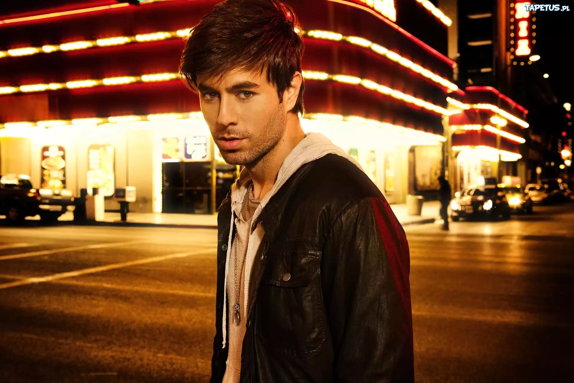 Enrique Iglesias, Wieczór, Ulica