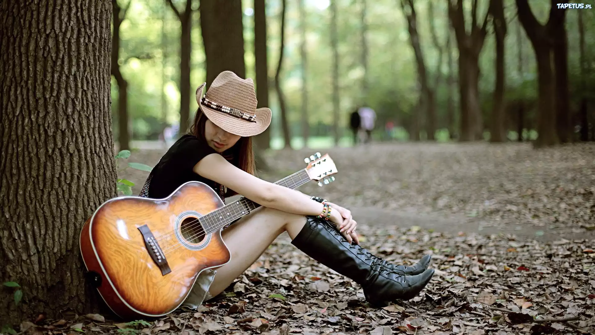 Kobieta, Park, Gitara, Liście