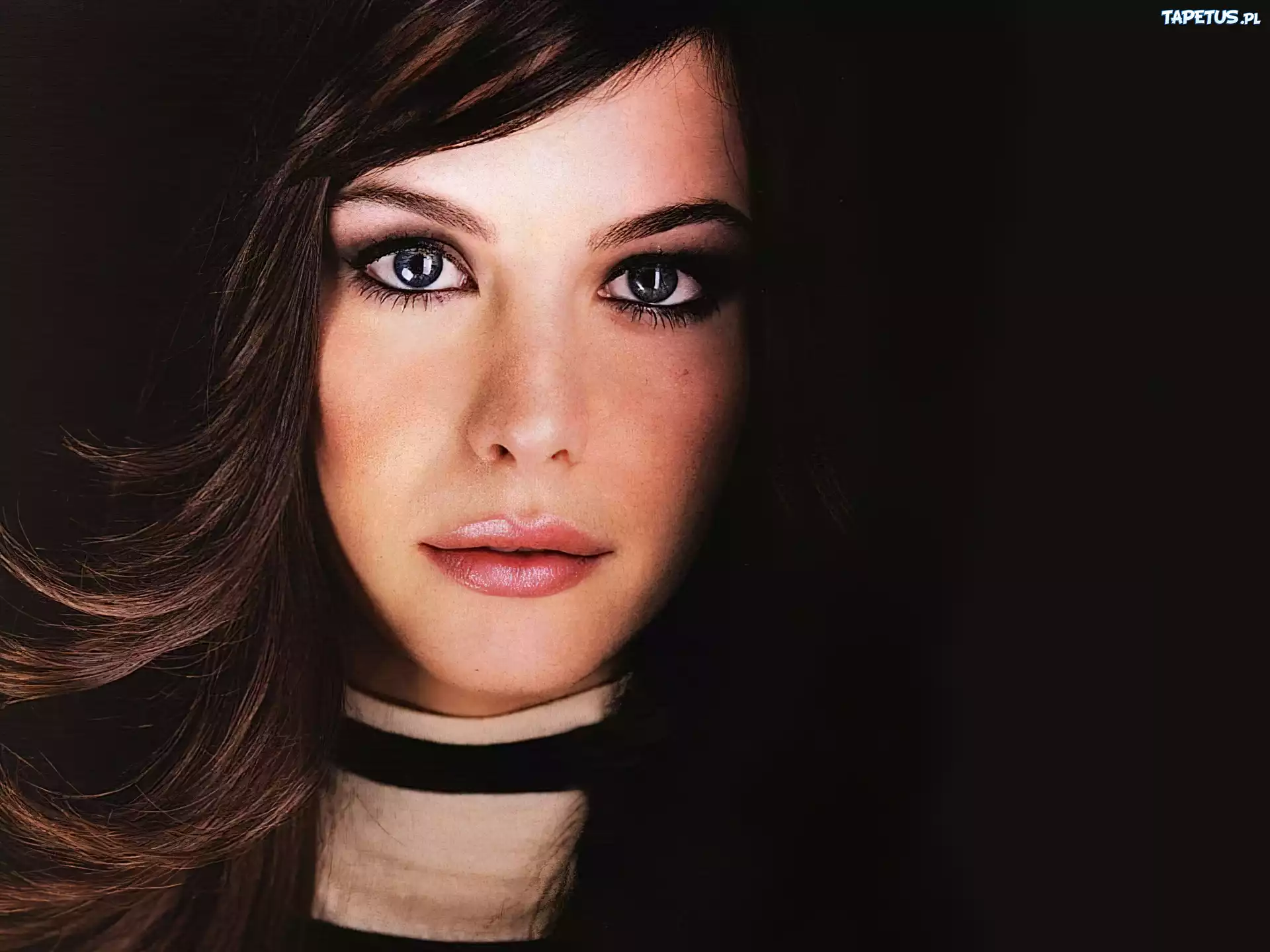 Liv Tyler, Buzia