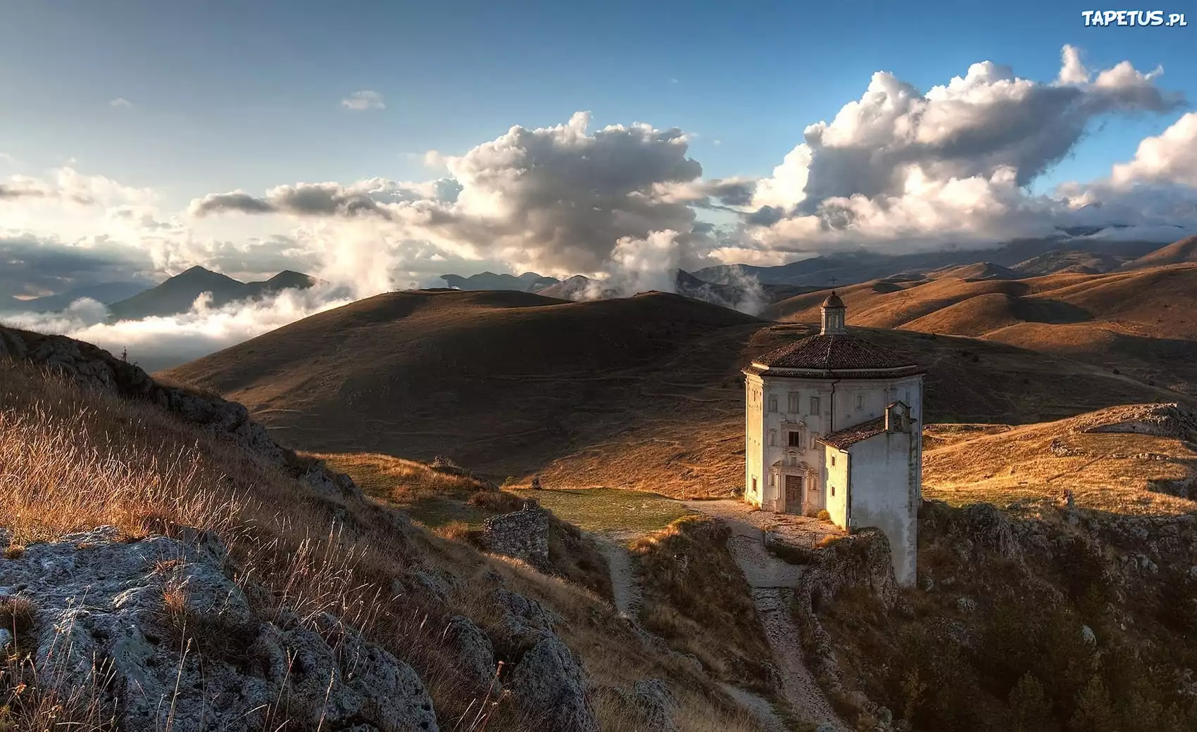 Góry, Chmury, Zabytek