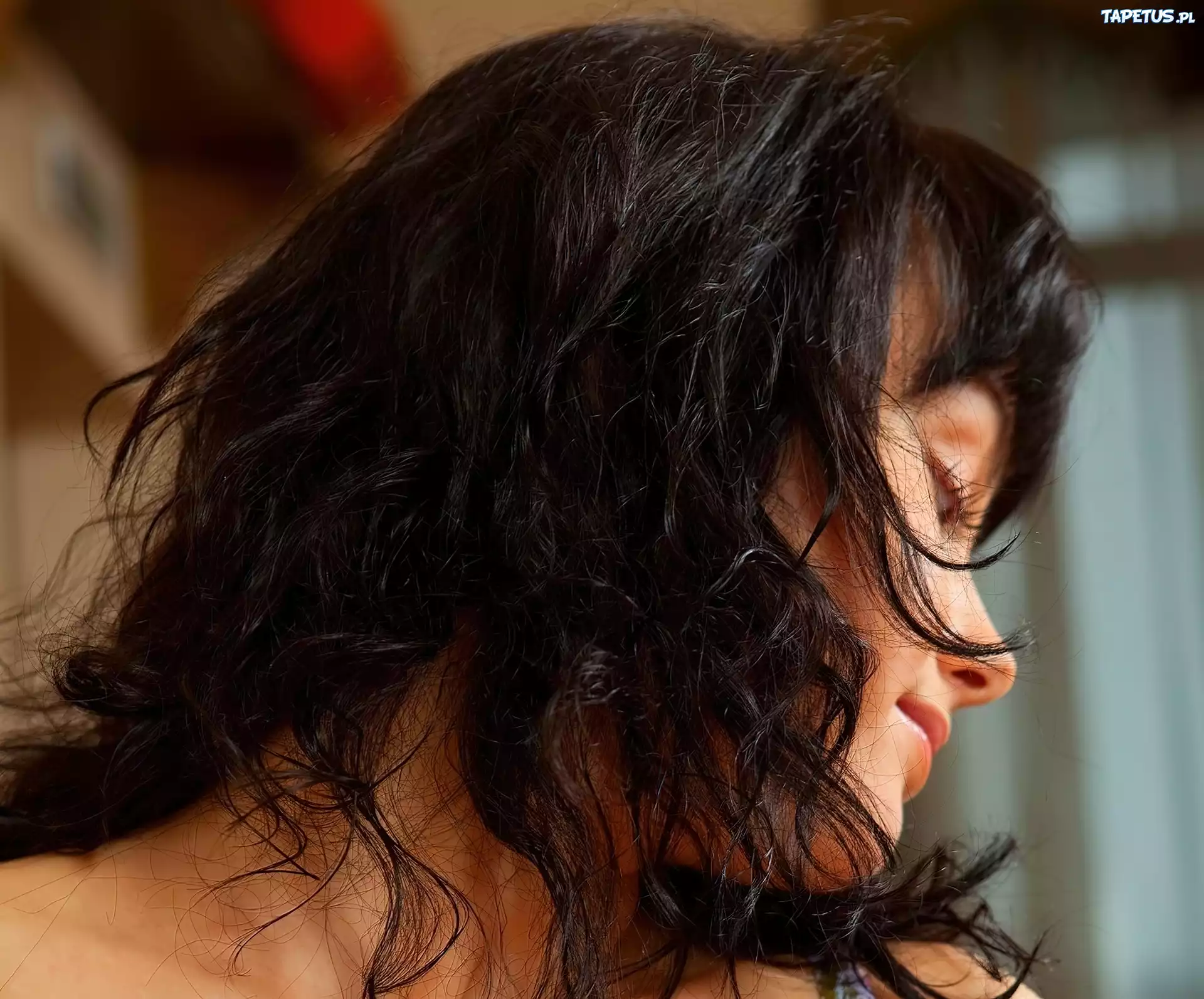 Modelka, Brunetka, Profil