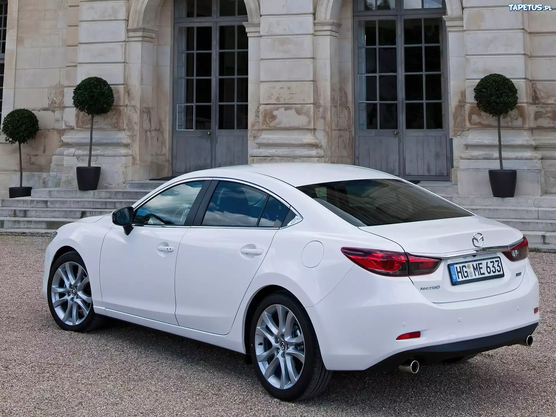 Biała, Mazda 6, Budynek