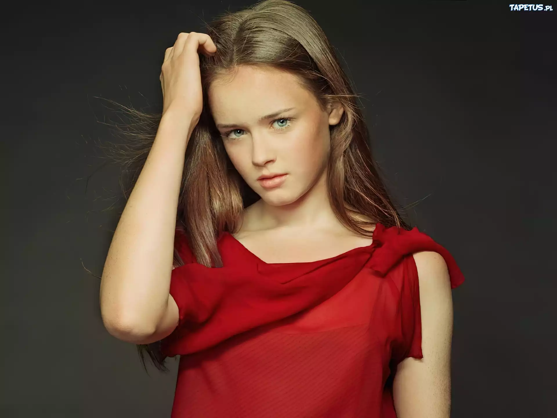 Alexis Bledel, Czerwona Bluzka