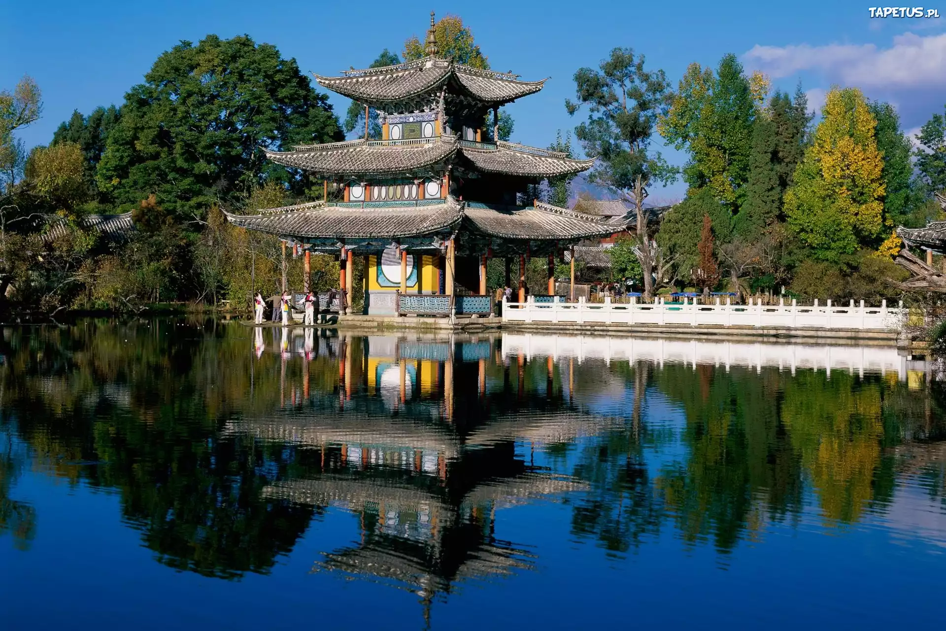 Pagoda, Jezioro, Odbicie