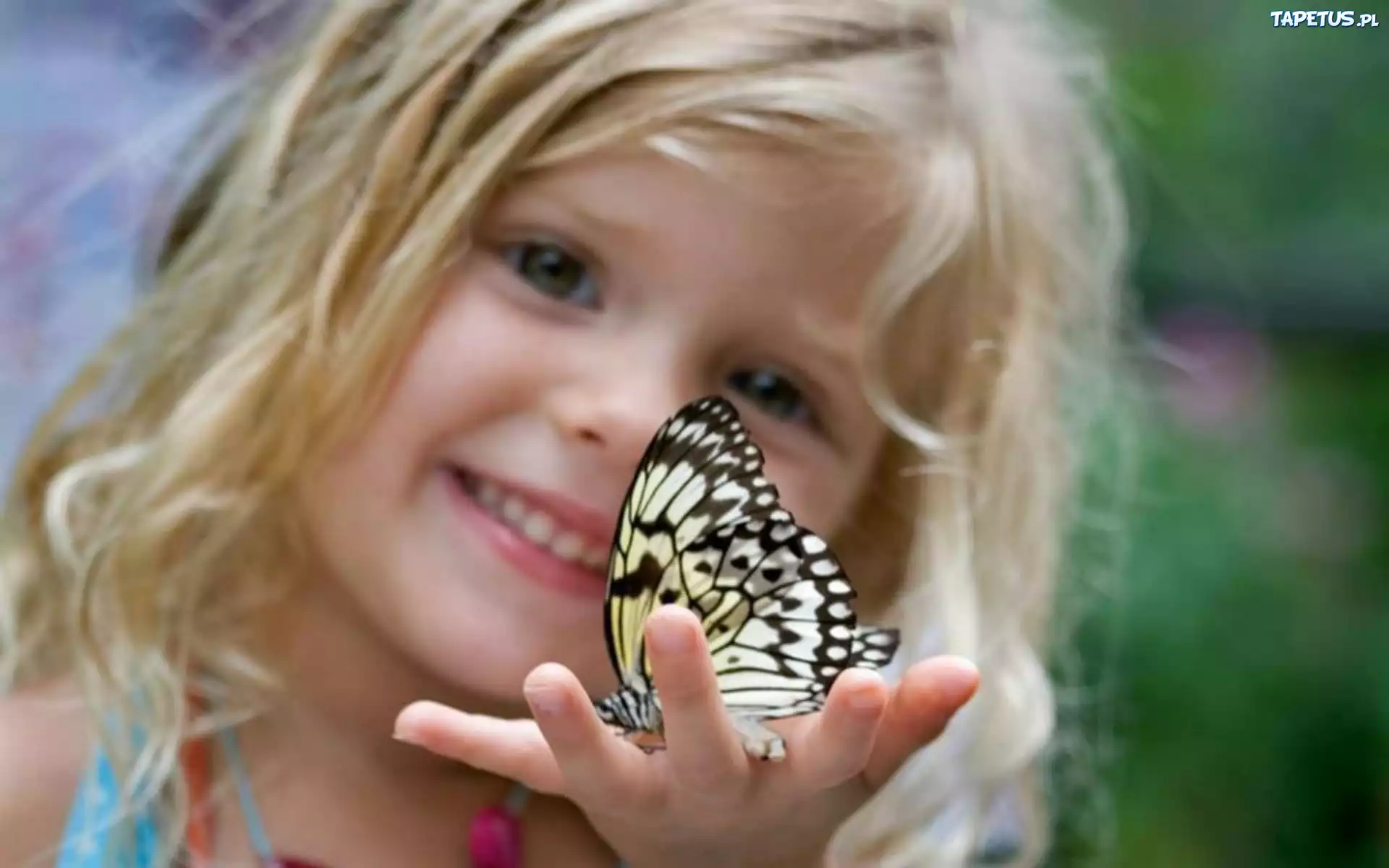 Dziewczynka, Dłoń, Motyl