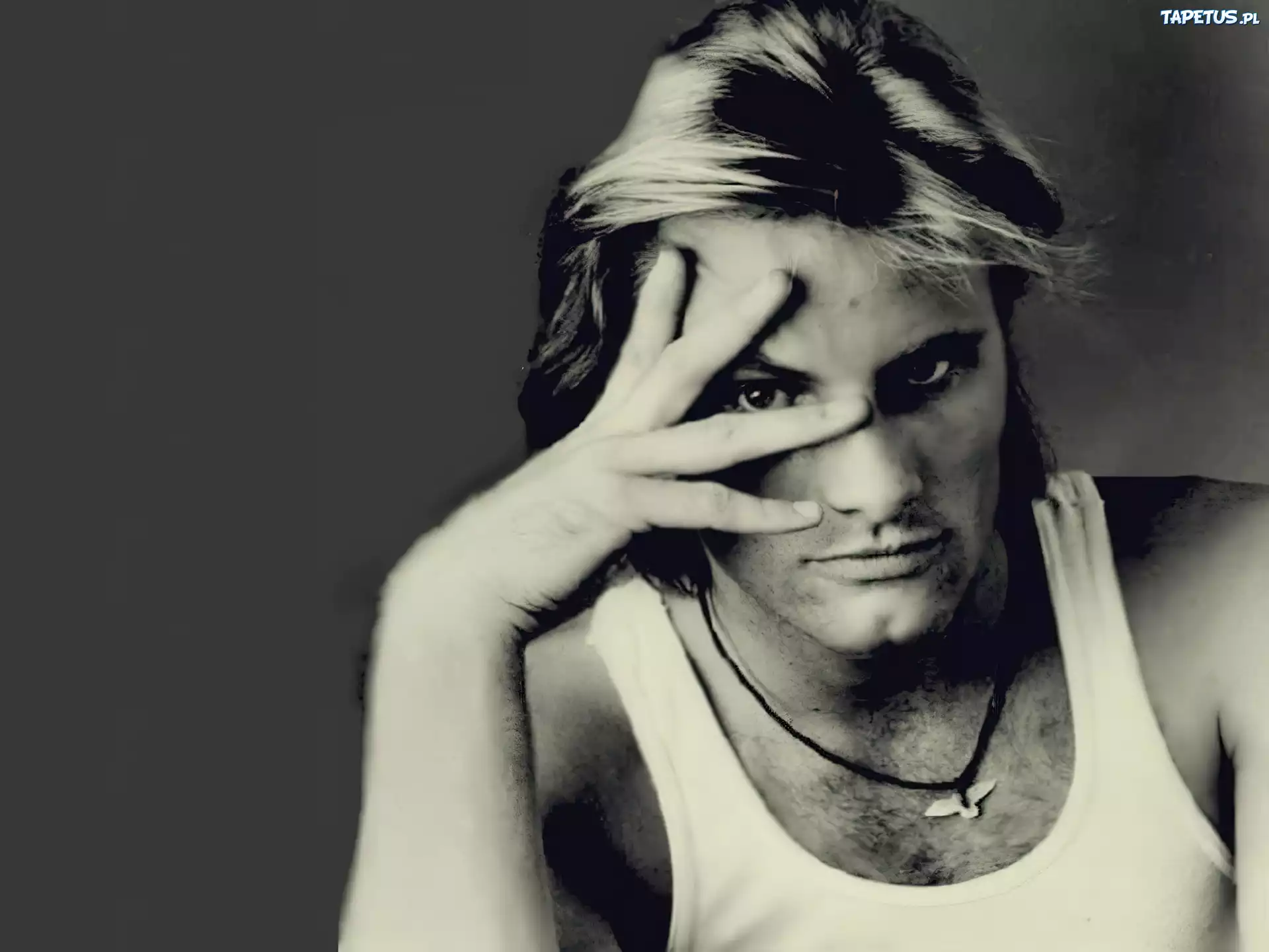 Viggo Mortensen,biała koszulka