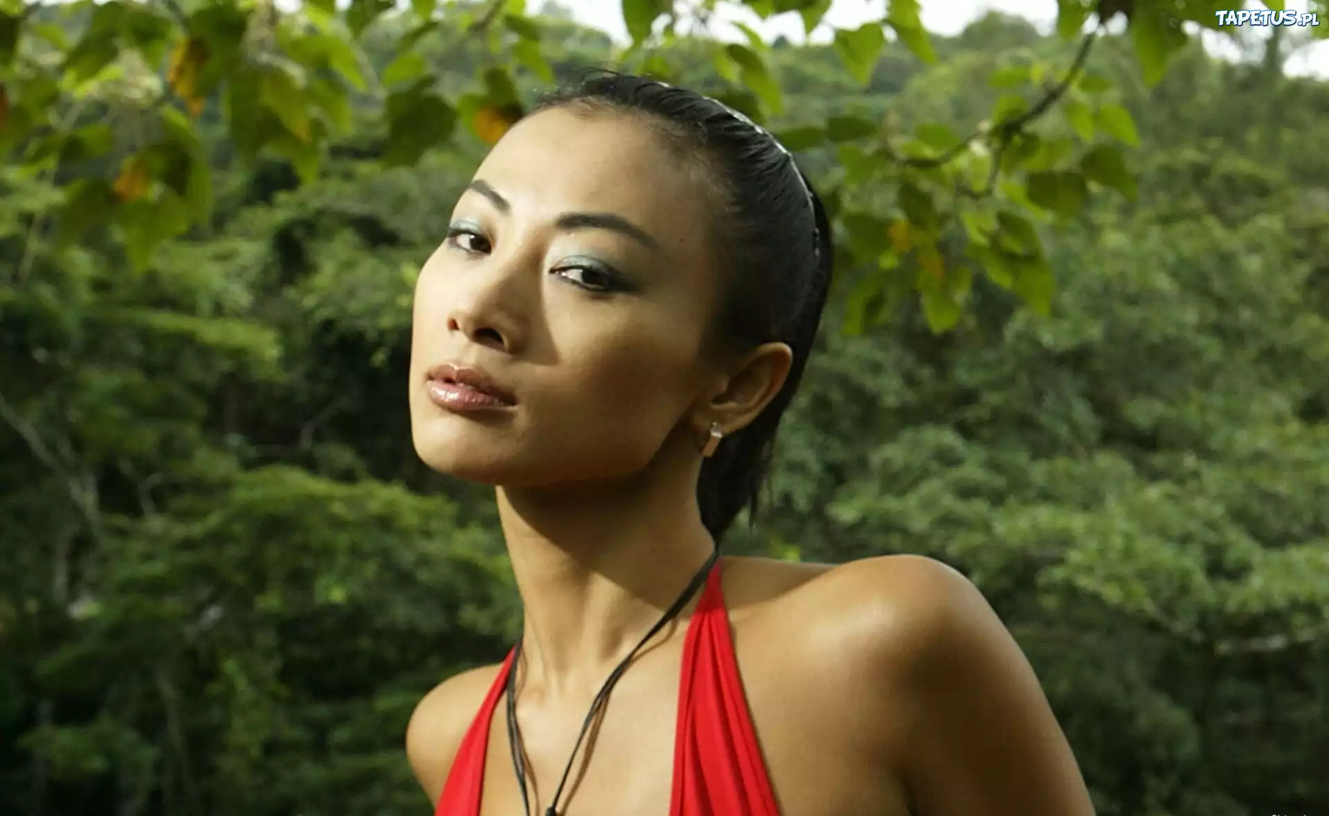 Bai Ling, Brunetka, Makijaż