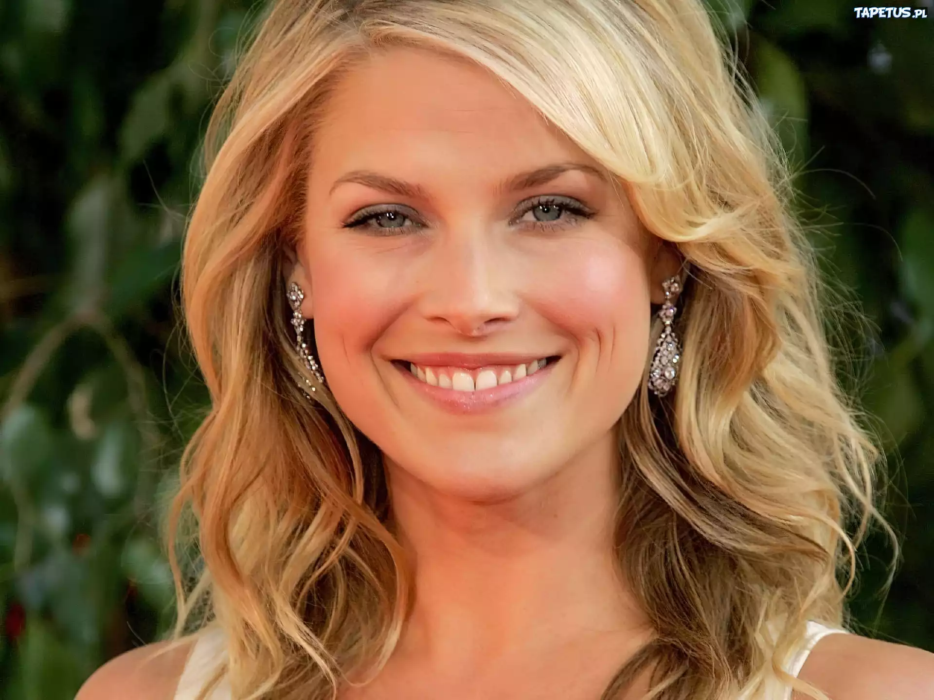 Ali Larter, Blondynka, Uśmiech, Kolczyki