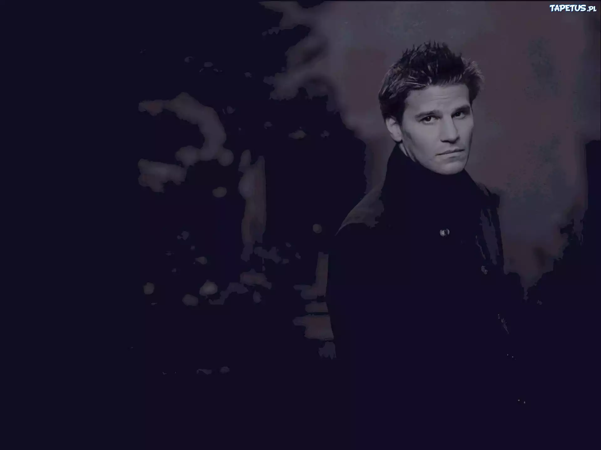 David Boreanaz,ciemny strój, jasne włosy