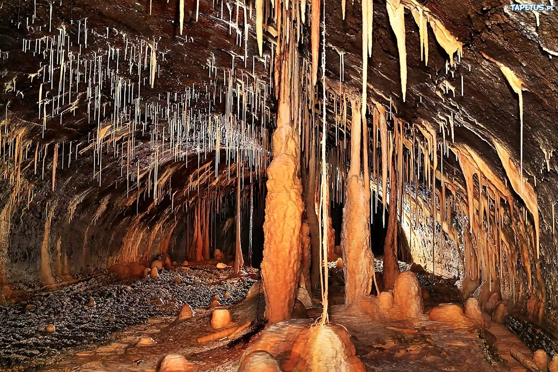 Jaskinia, Stalaktyty, Stalagmity