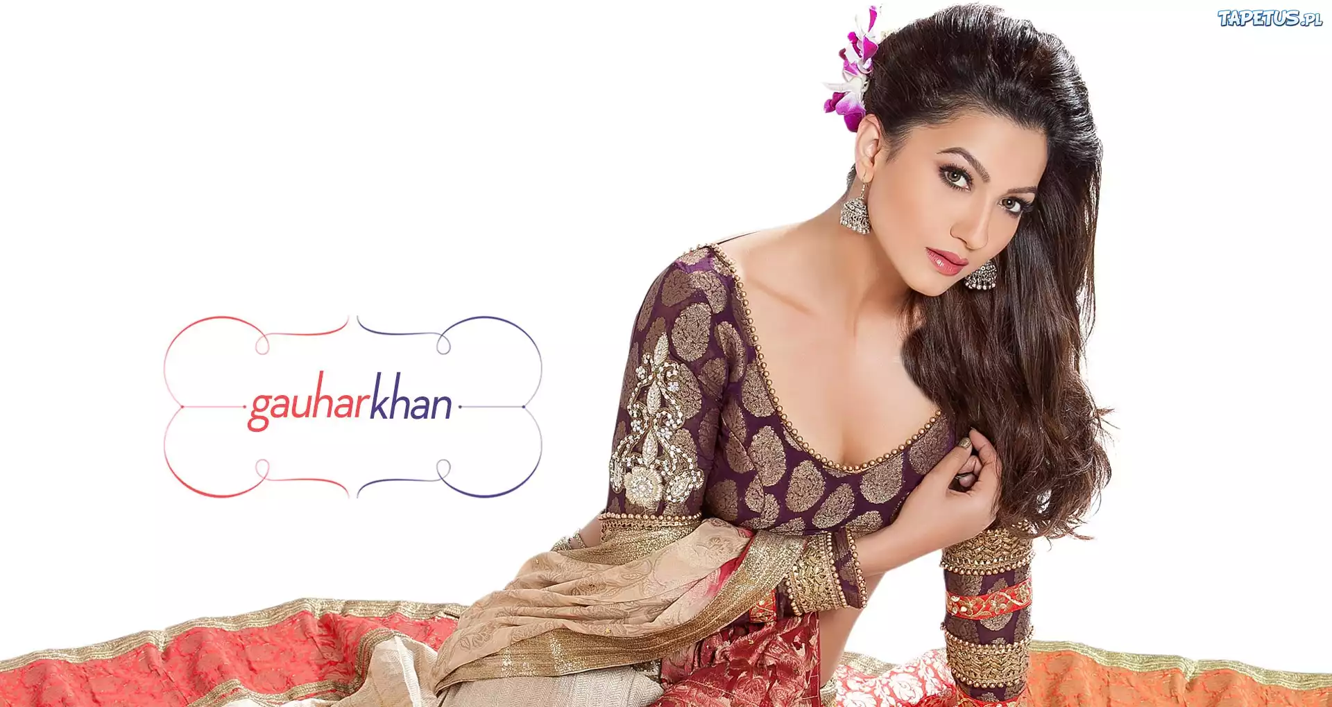 Gauhar Khan, Brunetka, Kolczyki