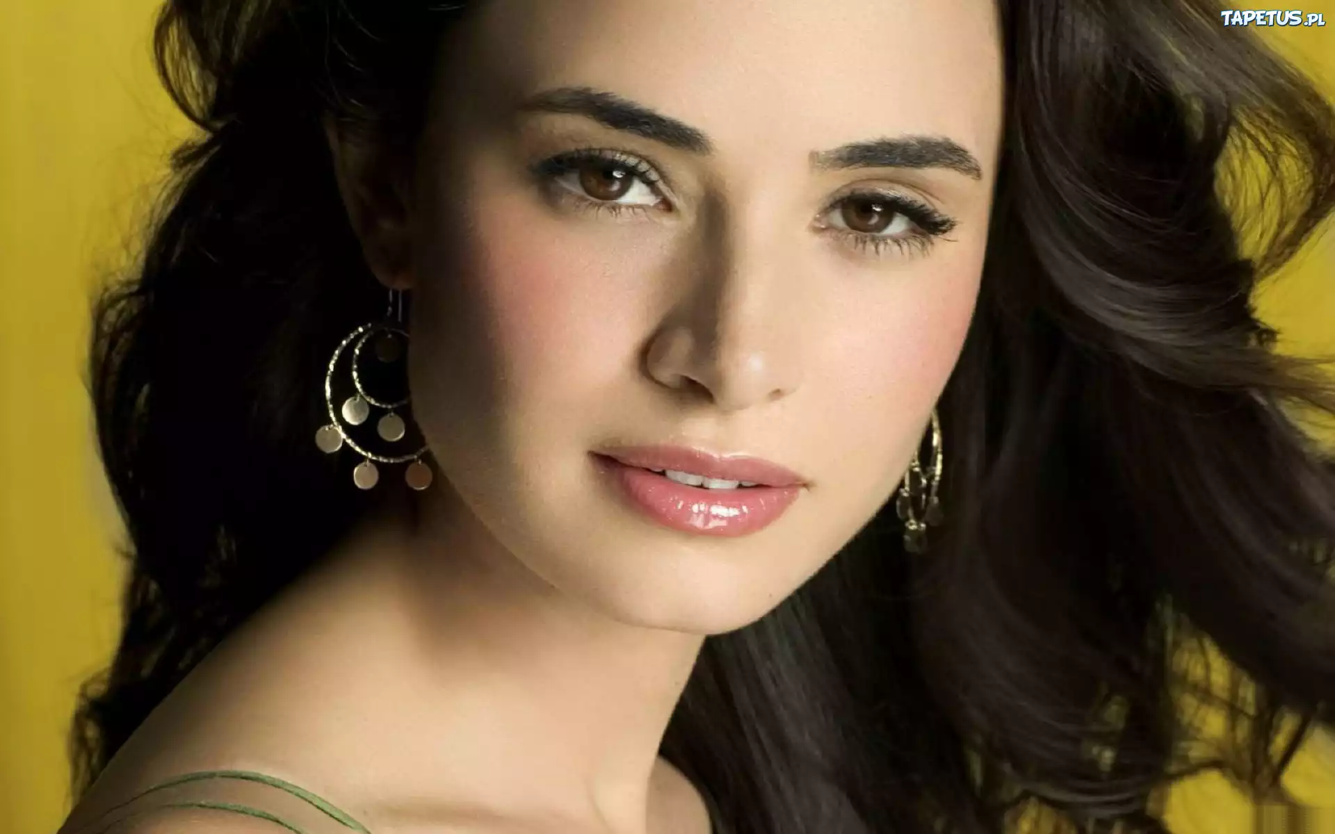 Mia Maestro, Brunetka, Kolczyki