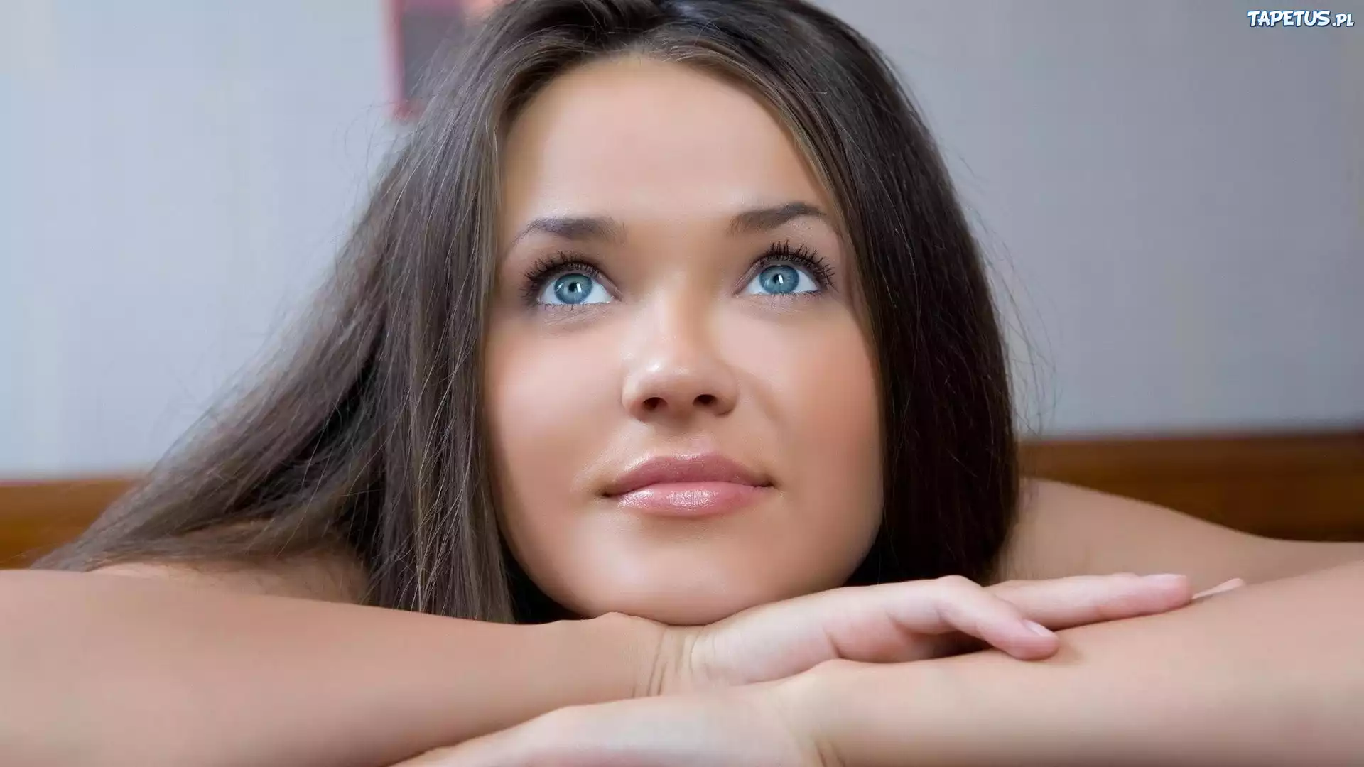 Brunetka, Uśmiech, Niebieskie, Oczy