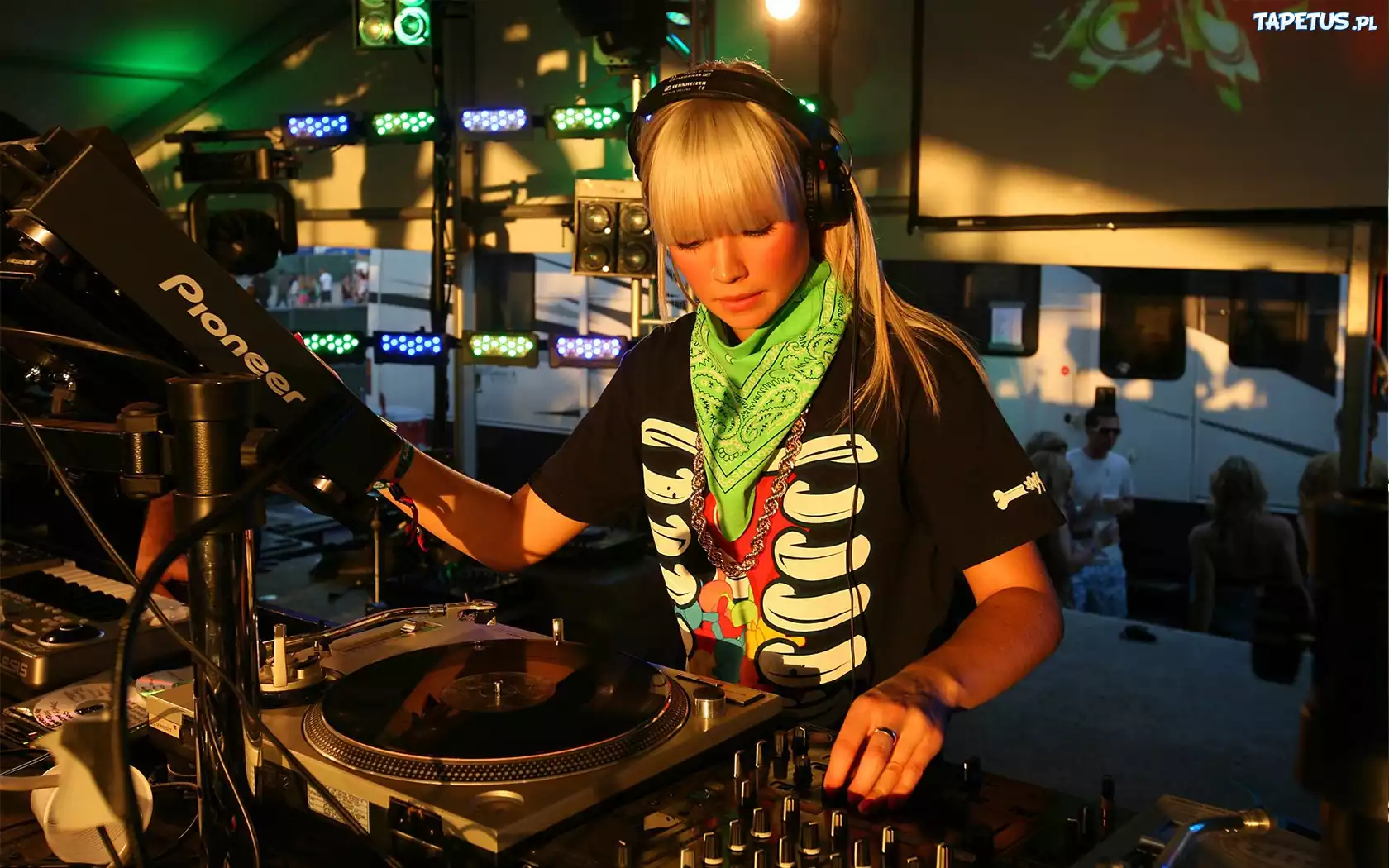 Kobieta, Disc Jockey, Muzyka