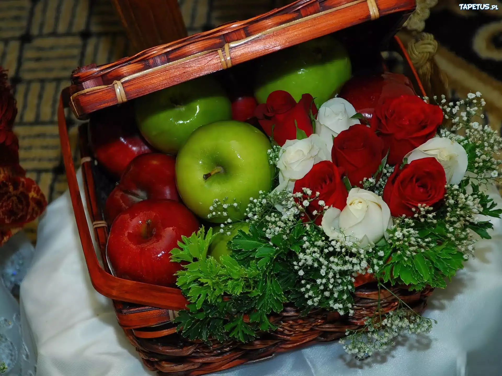 Wiklinowy, Koszyk, Jabłka, Róże