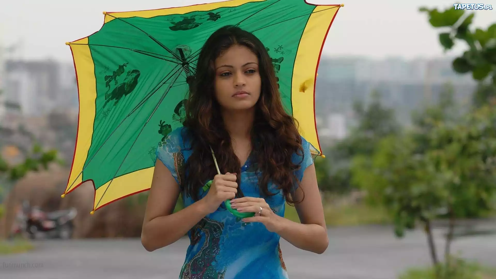 Sneha Ullal, Niebieska, Sukienka, Parasol