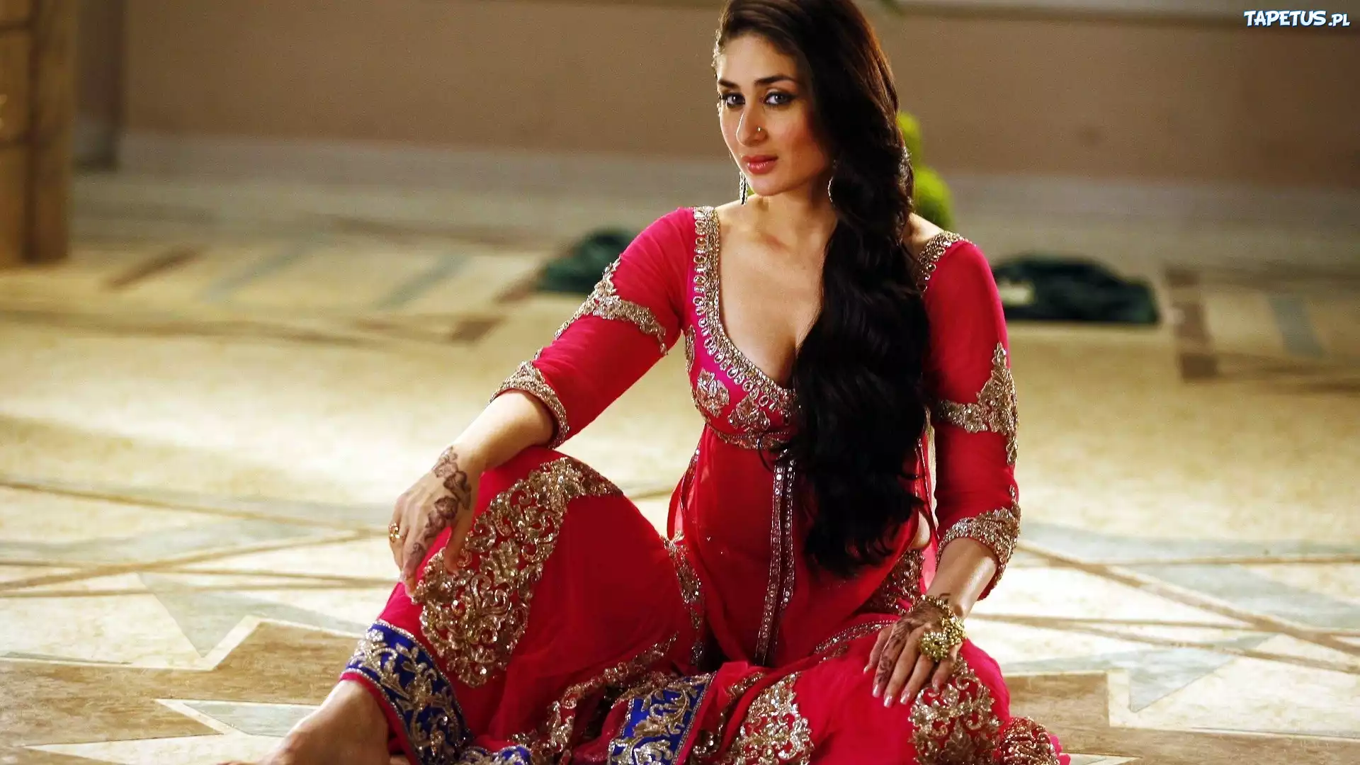 Kareena Kapoor, Brunetka, Sukienka