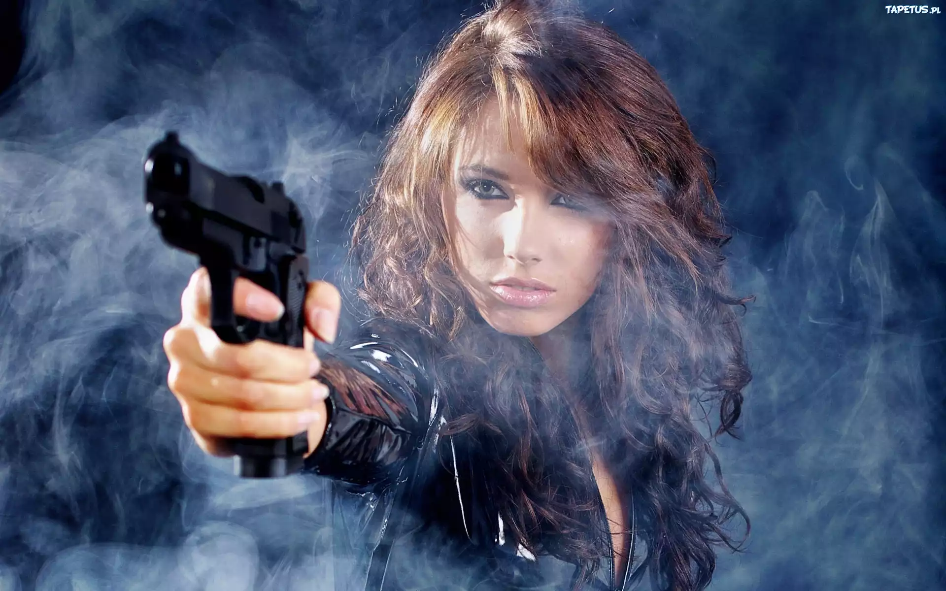 Dziewczyna, Pistolet, Dym