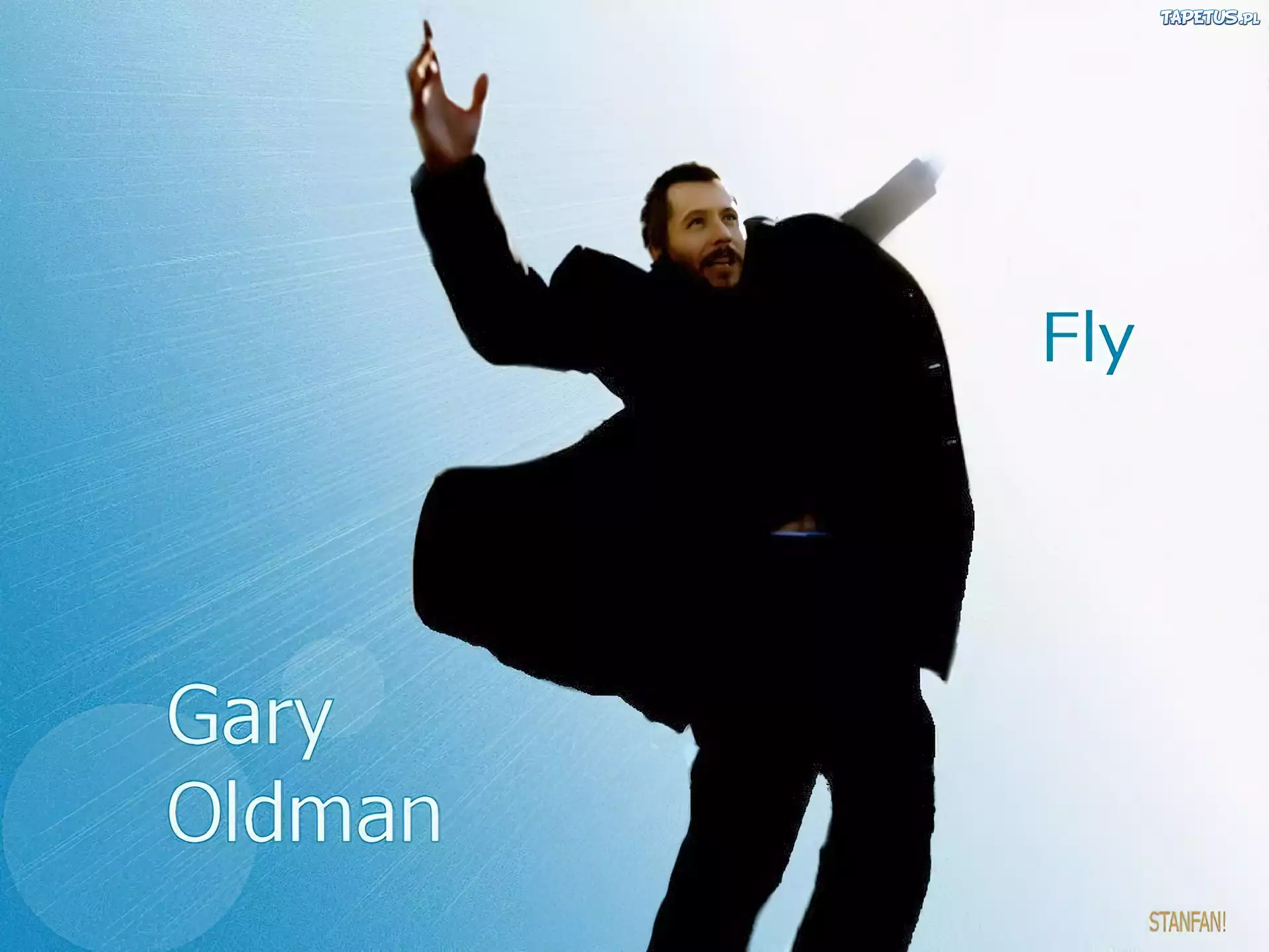 Gary Oldman,czarny strój, niebo