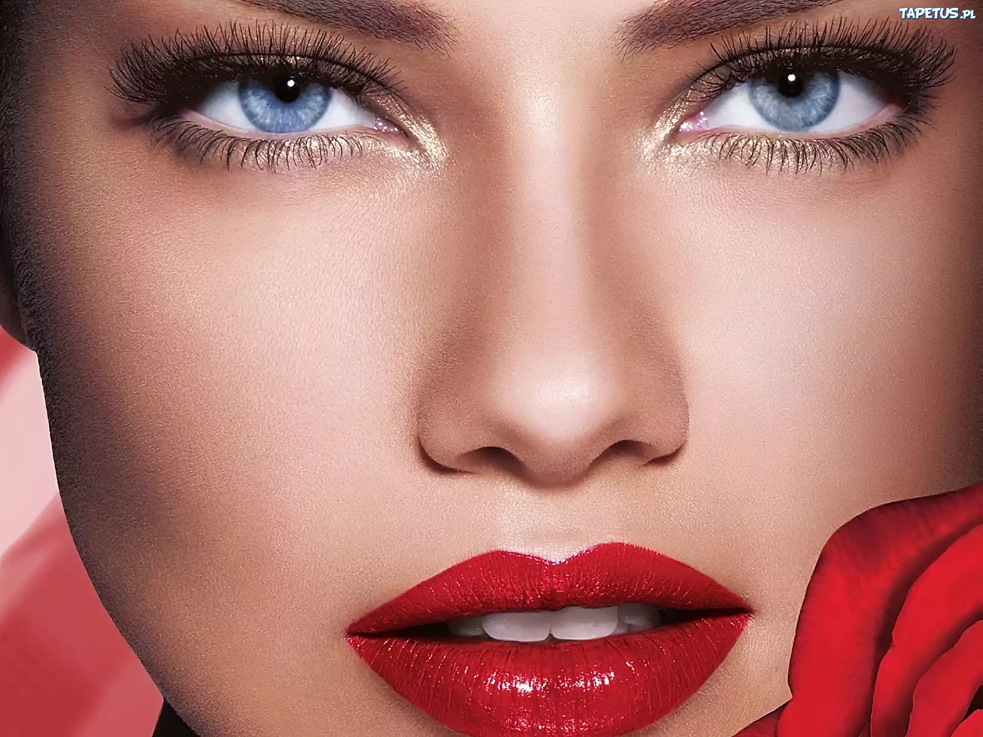 Alessandra Ambrosio, Twarz, Makijaż