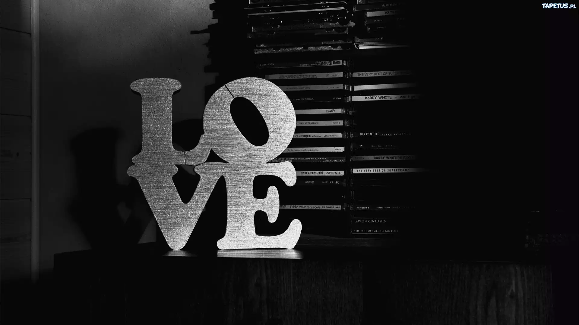 Czarno Białe, Love