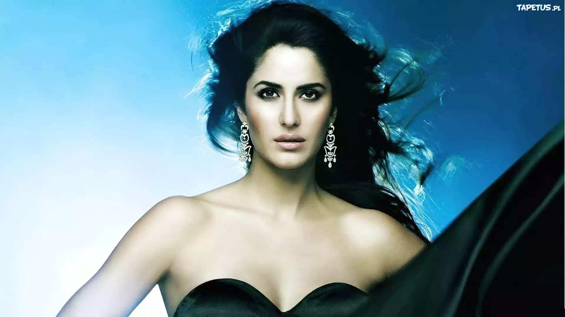 Katrina Kaif, Brunetka, Kolczyki