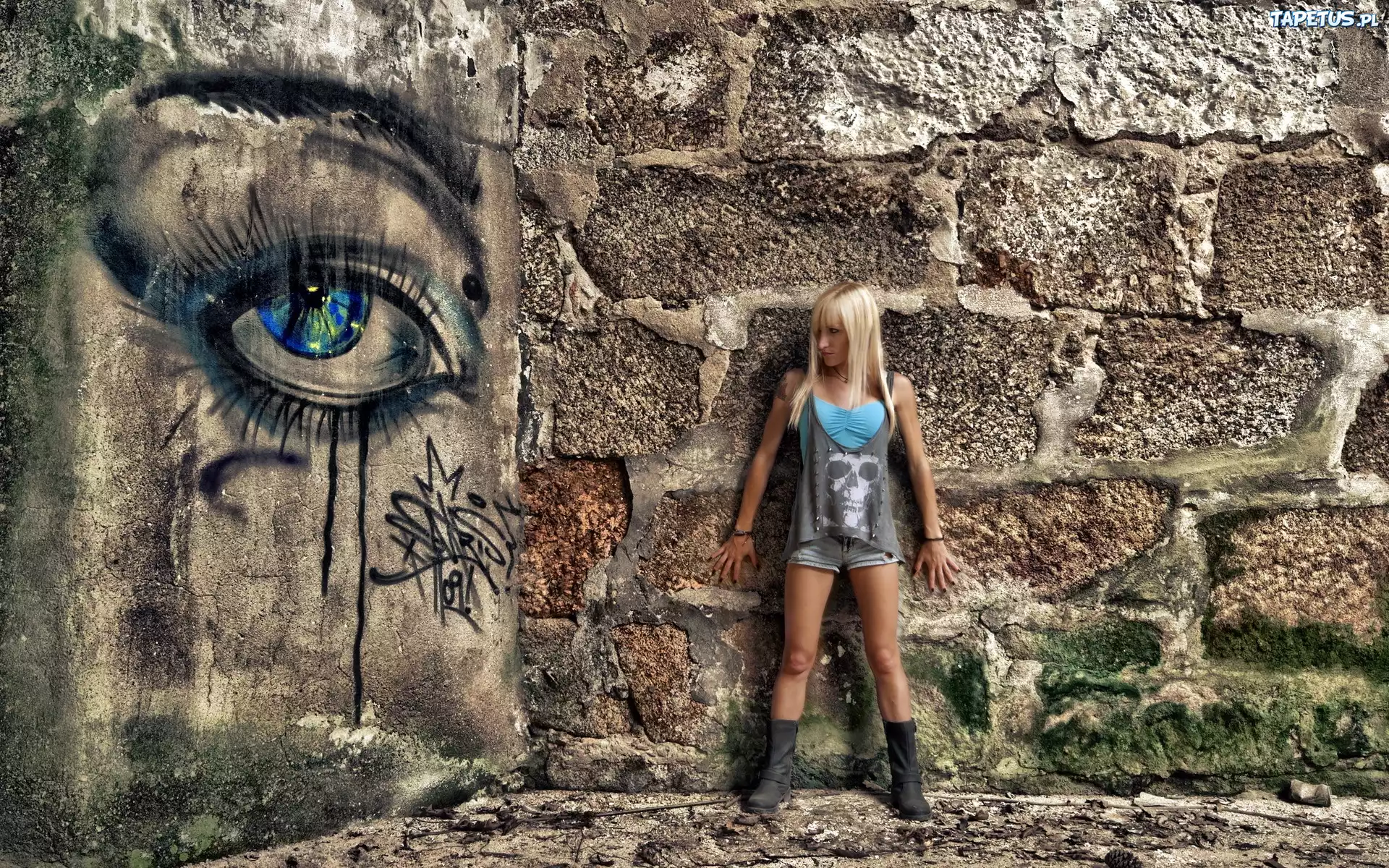 Mur, Kobieta