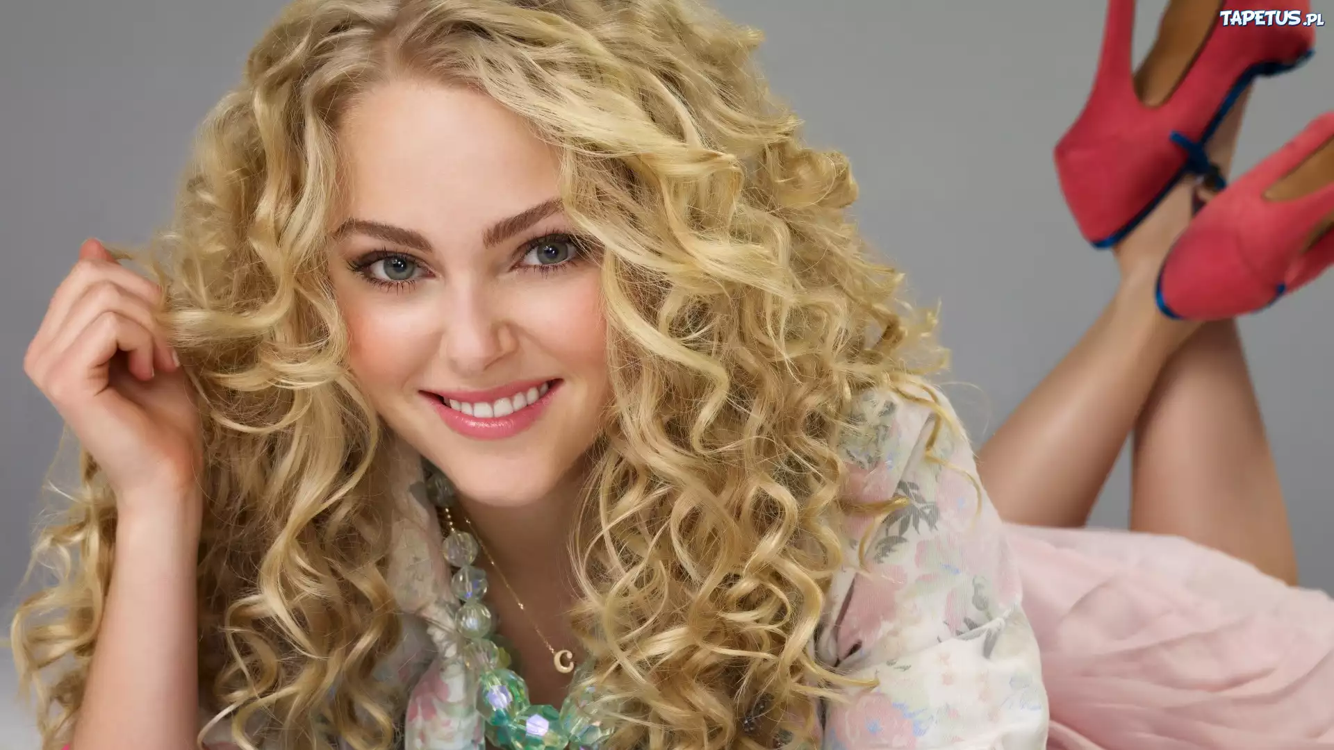 Anna Sophia Robb, Blondynka, Uśmiech