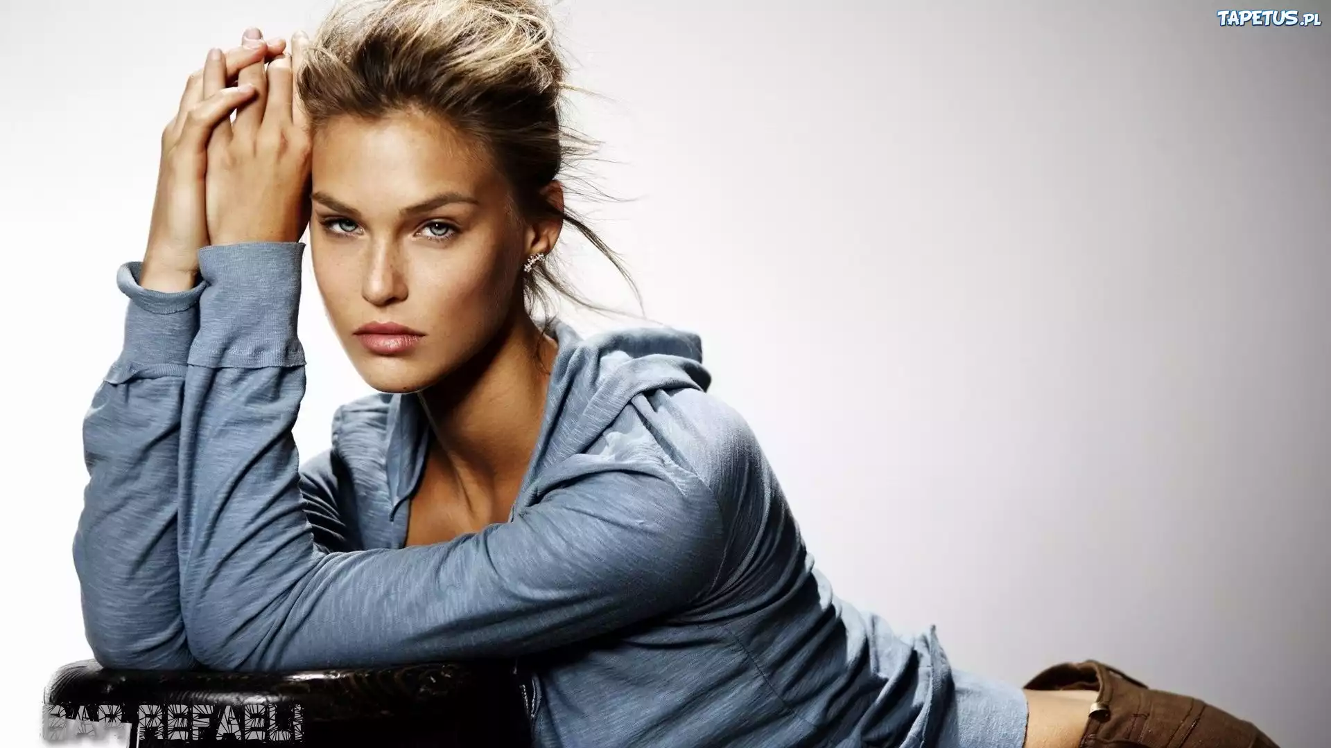 Bar Rafaeli, Spojrzenie