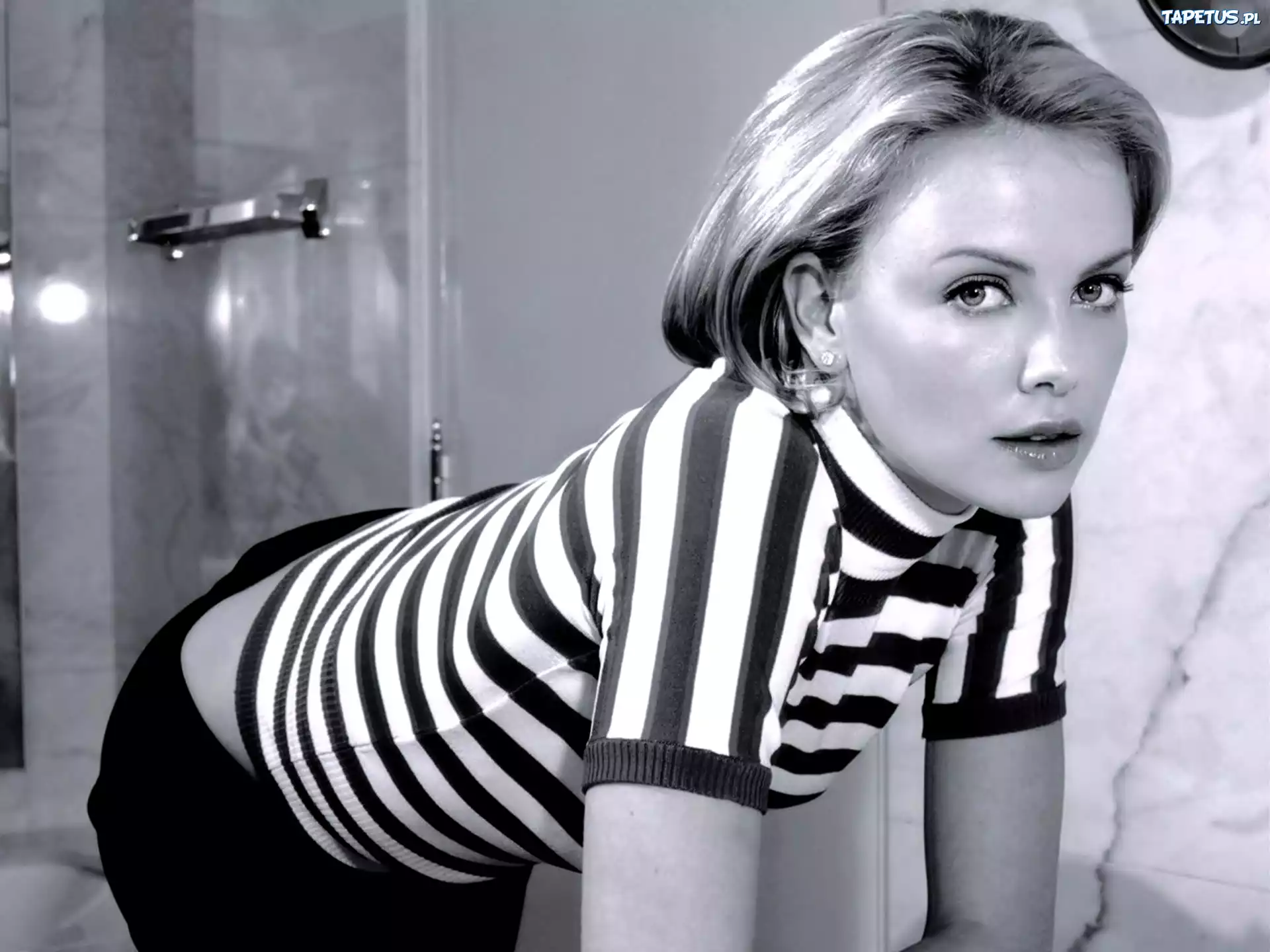 Charlize Theron,pasiasty, sweterek