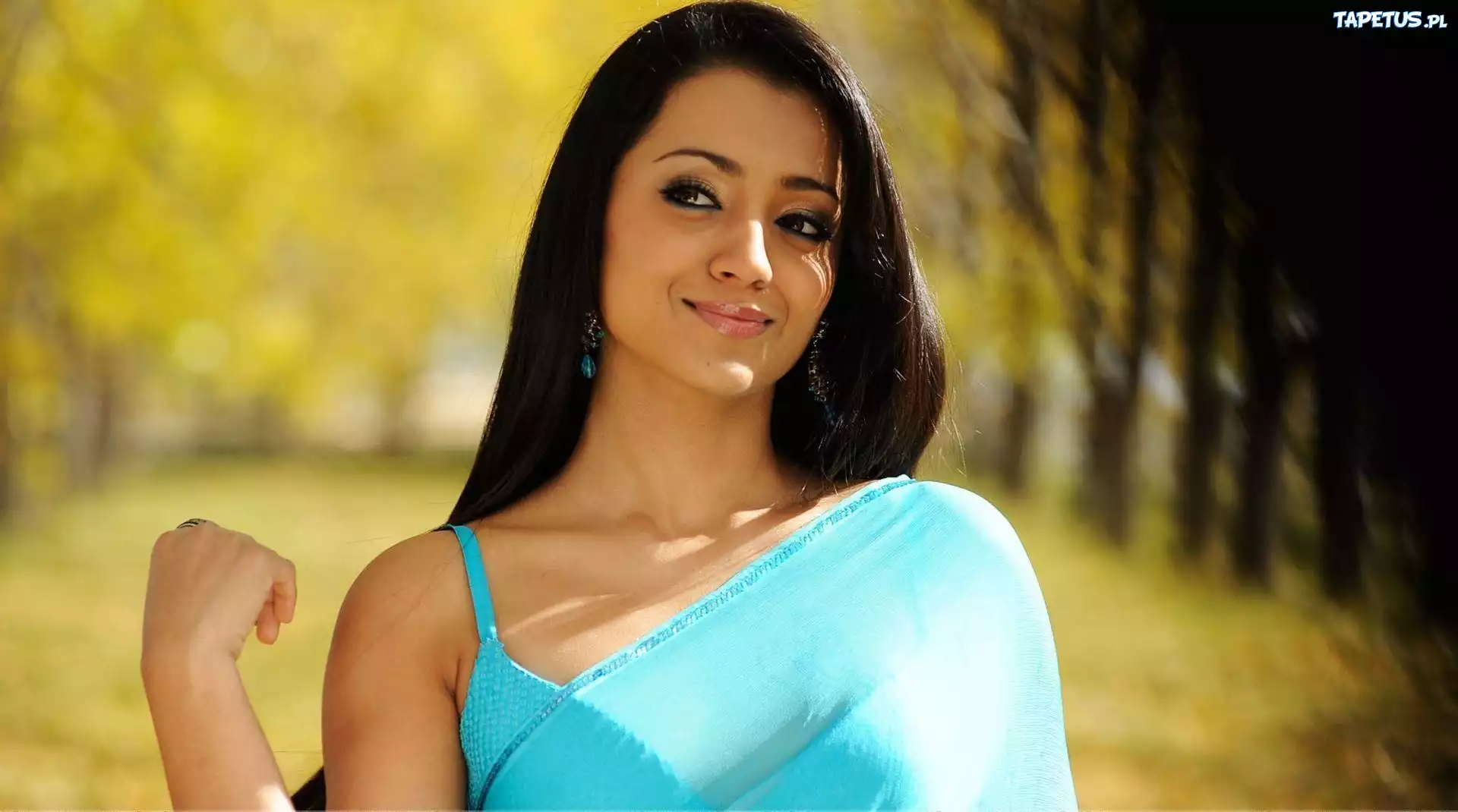 Trisha Krishnan, Brunetka, Uśmiech