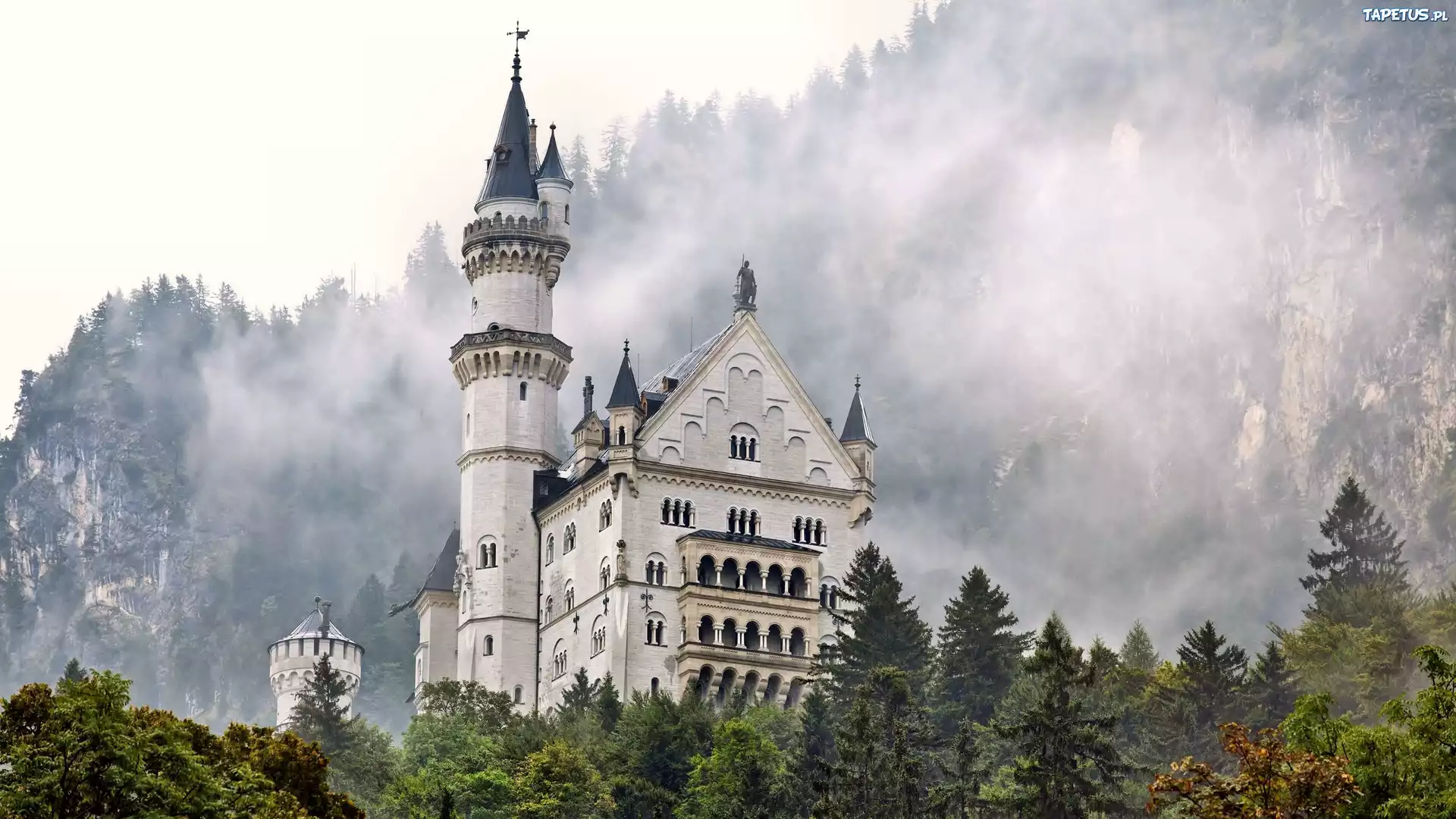Zamek Neuschwanstein, Góry, Chmury