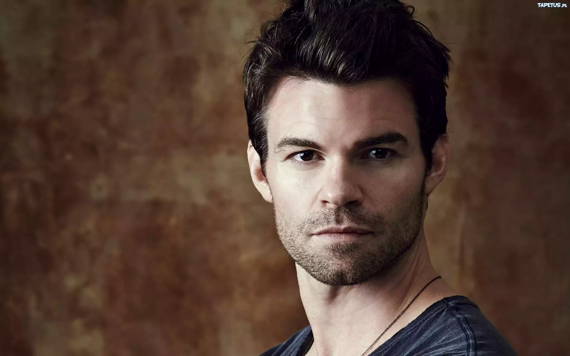 Daniel Gillies, Zarost