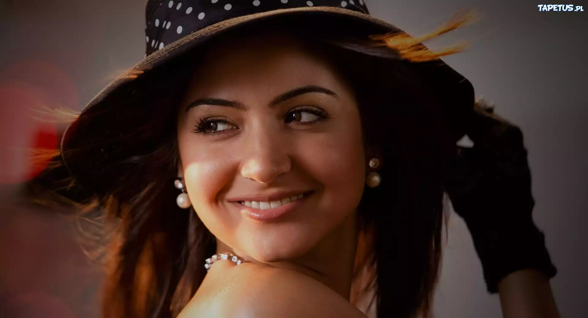 AnushkaSharma, Kapelusz