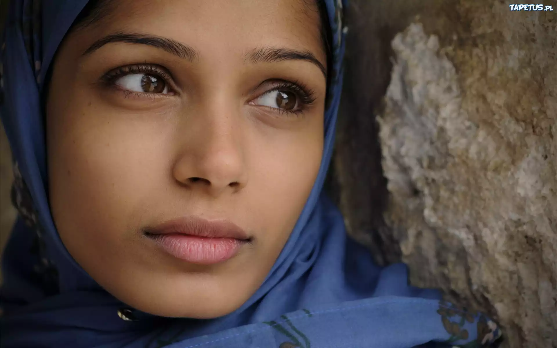 Freida Pinto, Chusta, Twarz