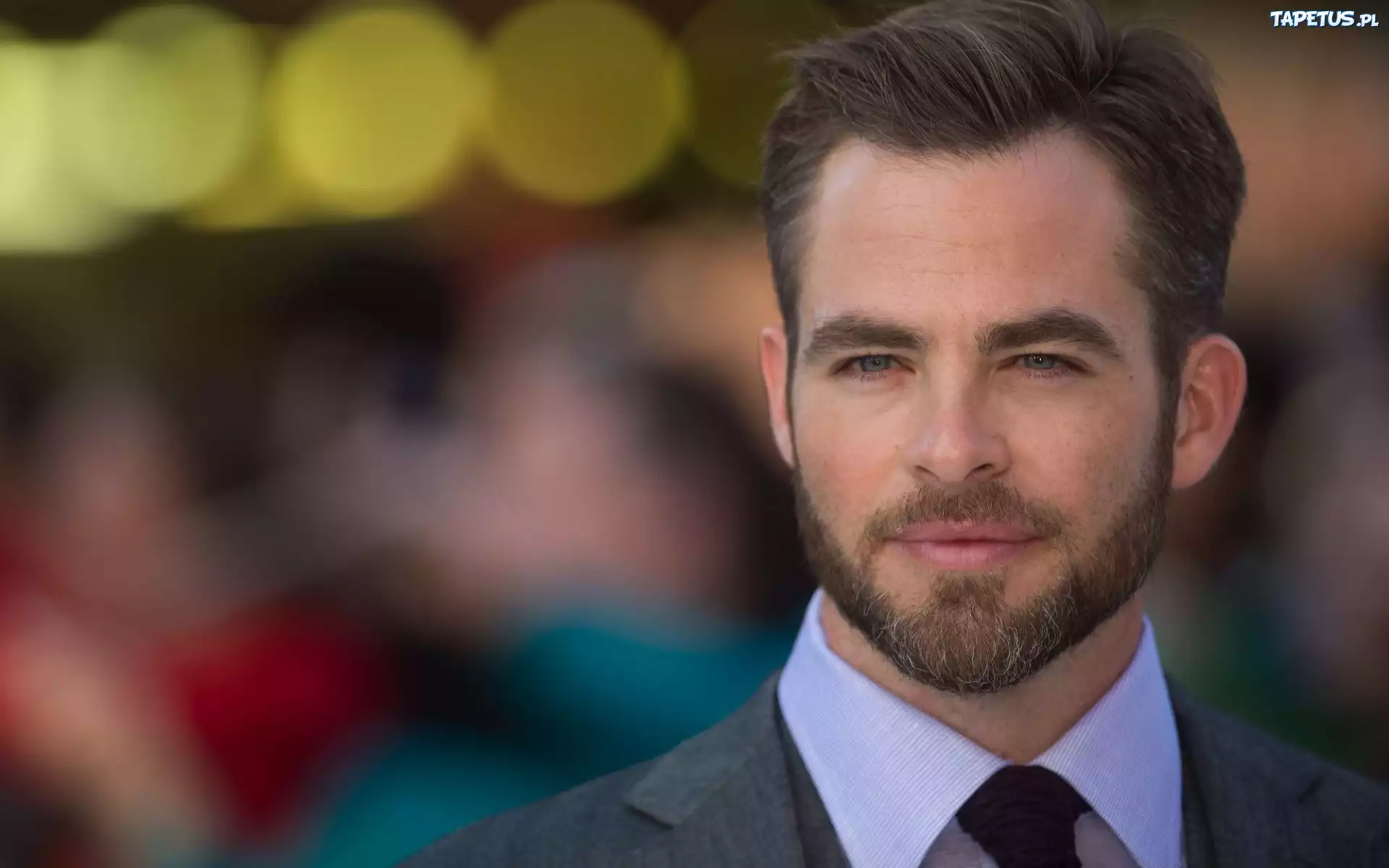 Chris Pine, Zarost, Krawat