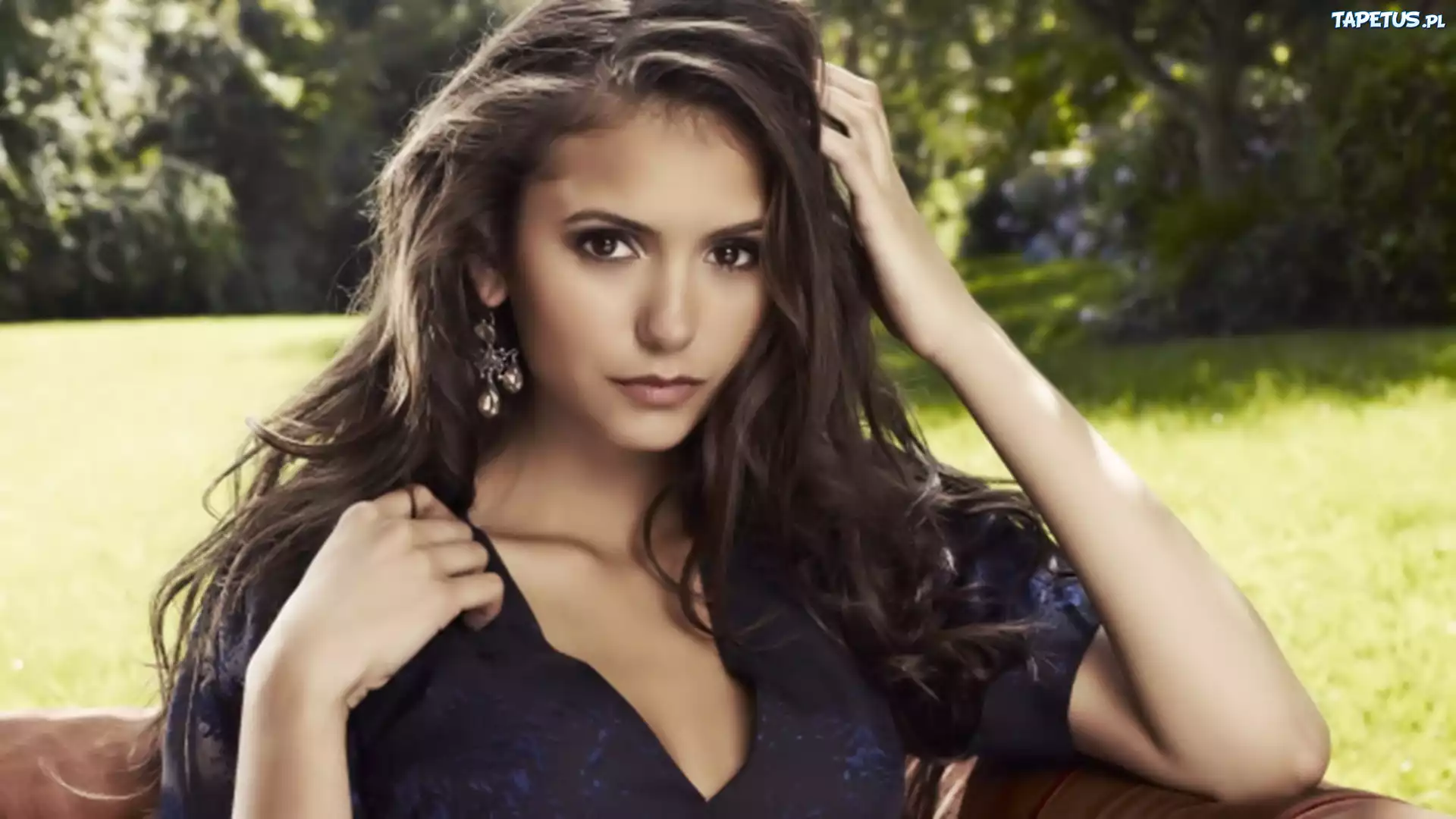 Nina Dobrev, Kolczyk