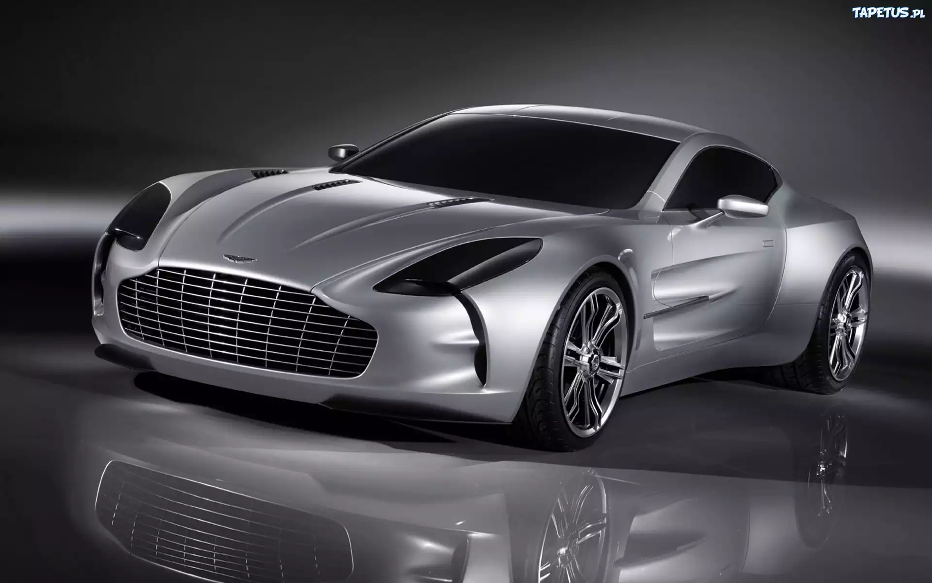 Srebrny, Aston Martin
