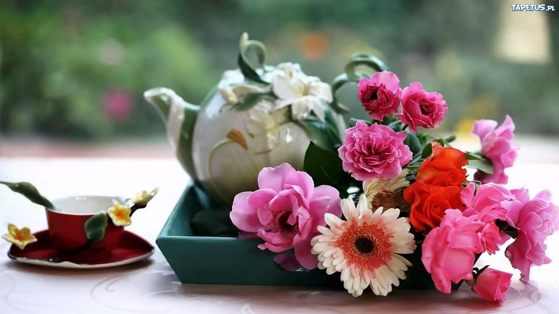 Gerbera, Róże, Porcelana