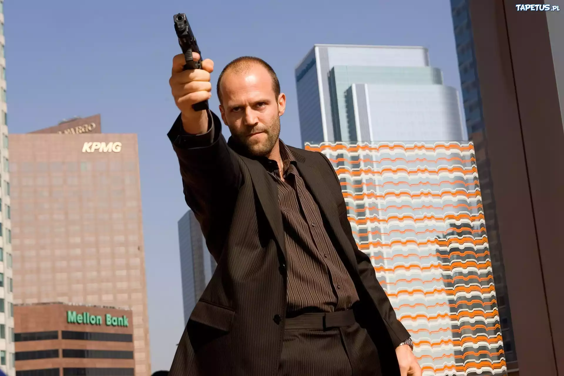 Jason Statham, Wieżowce, Pistolet