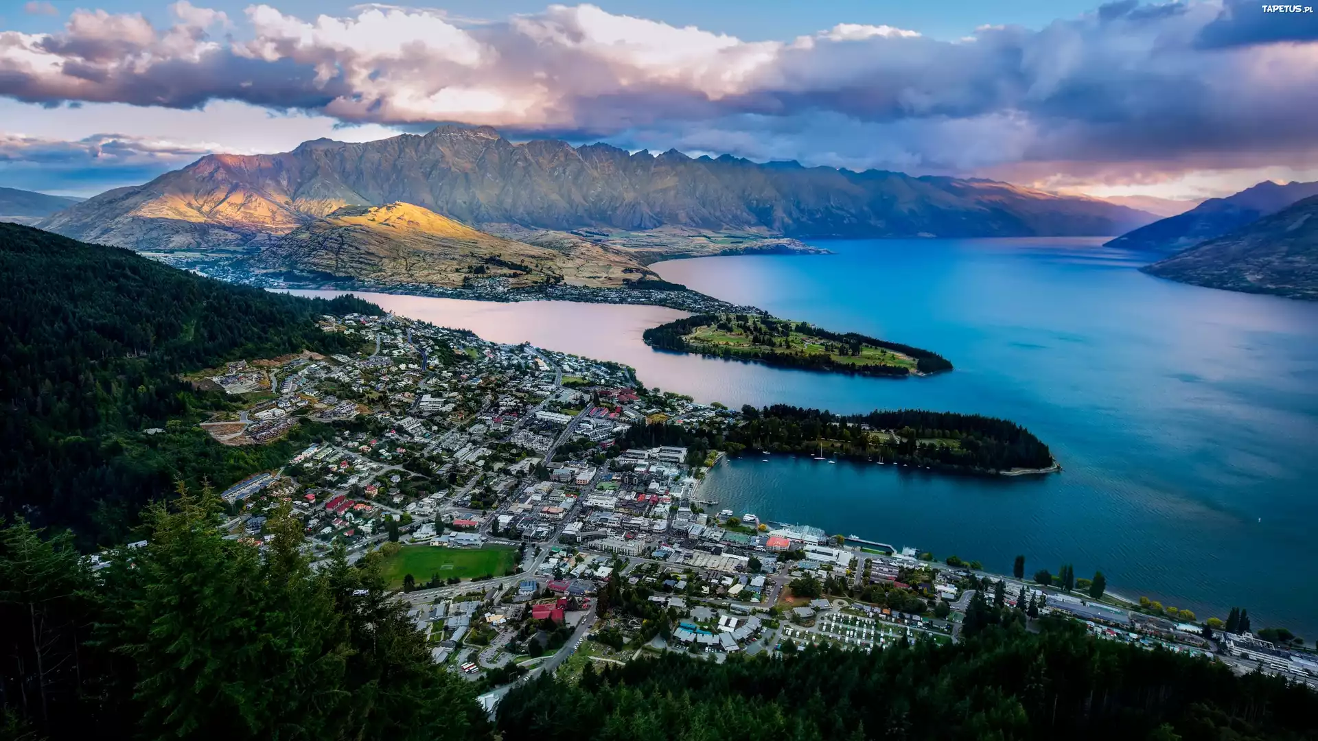 Queenstown, Nowa Zelandia, Jezioro Wakatipu, Góry, Zatoka, Miasto, Panorama
