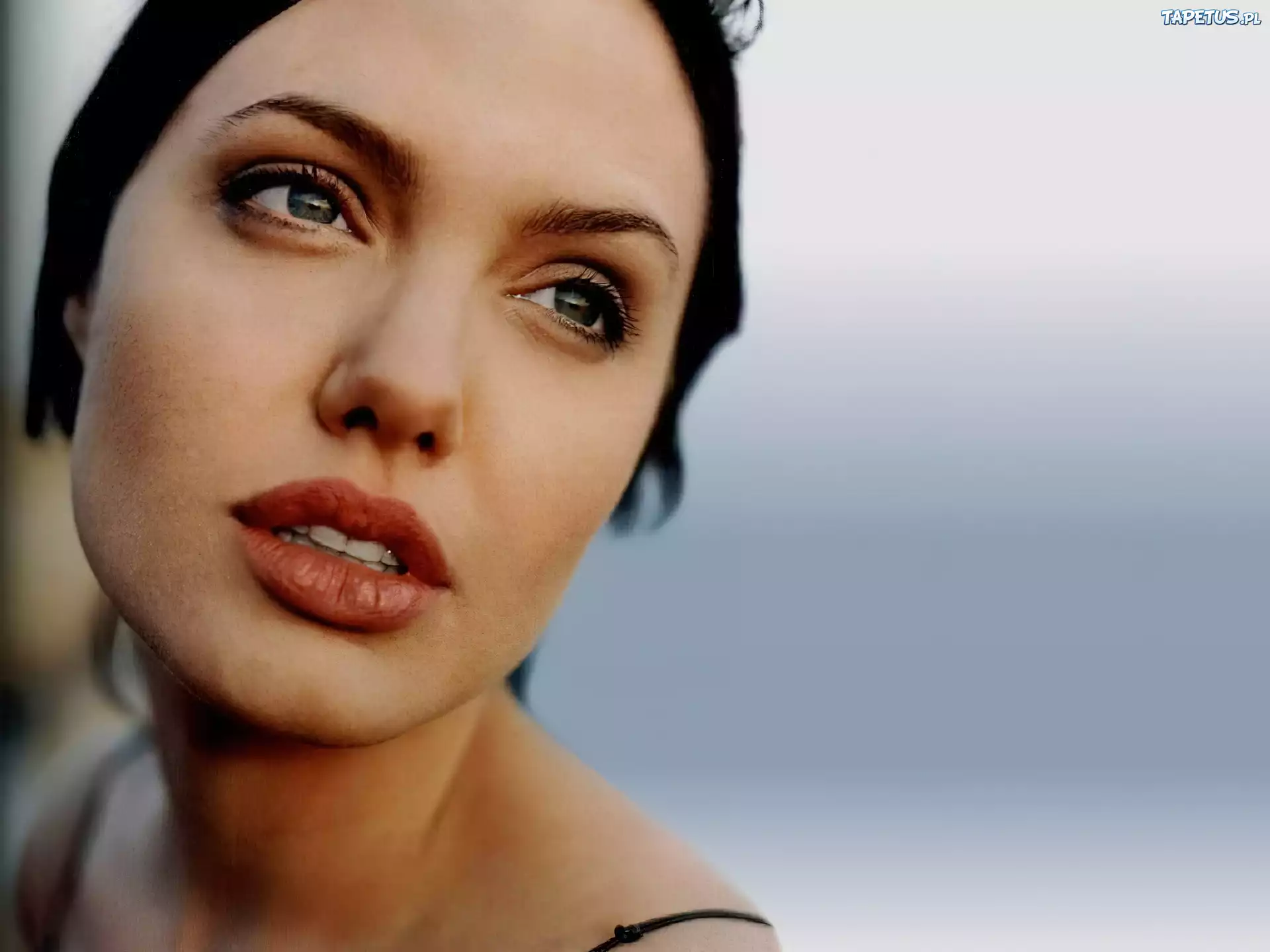 Angelina Jolie, niebieskie oczy