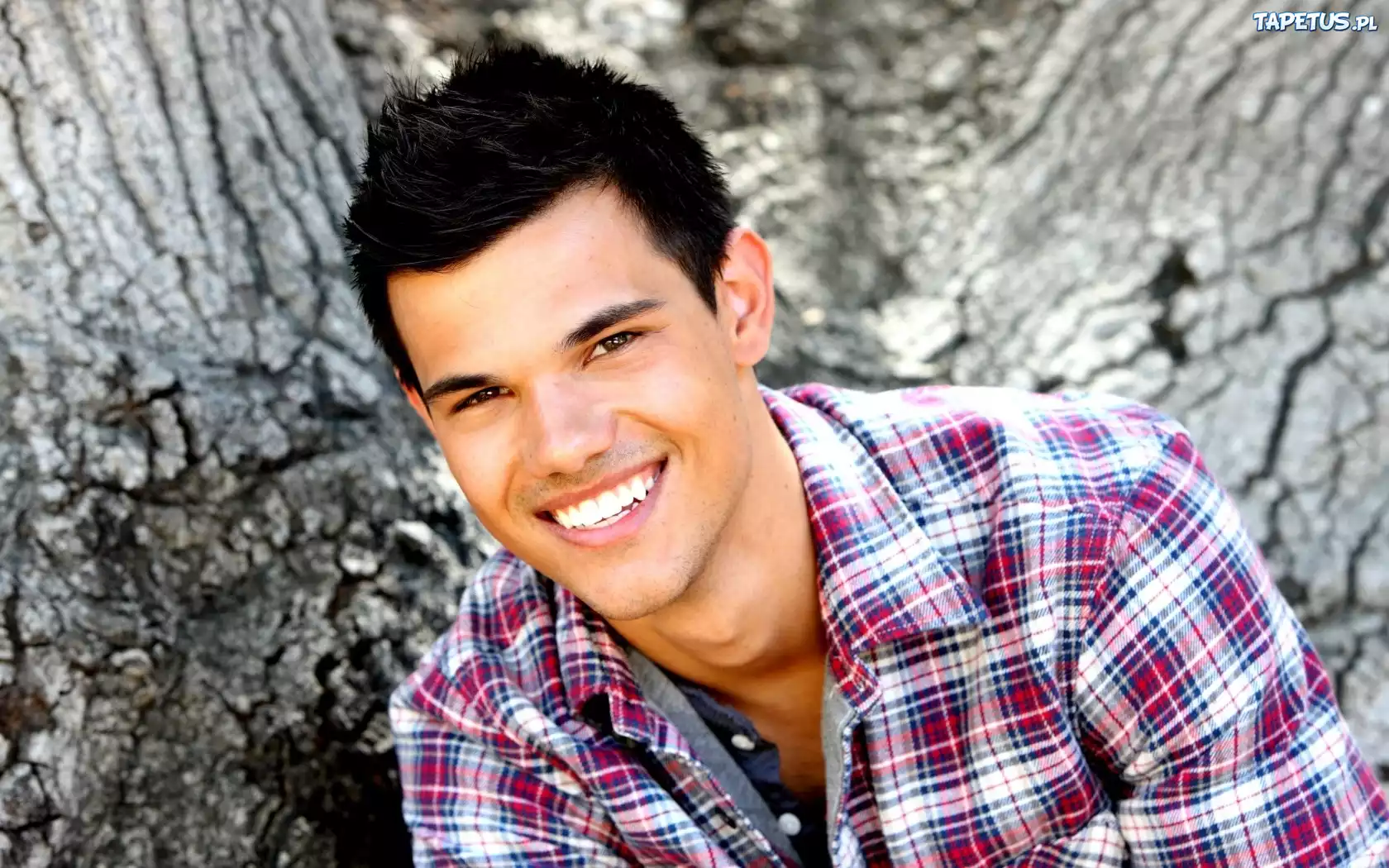 Taylor Lautner, Uśmiech, Koszula