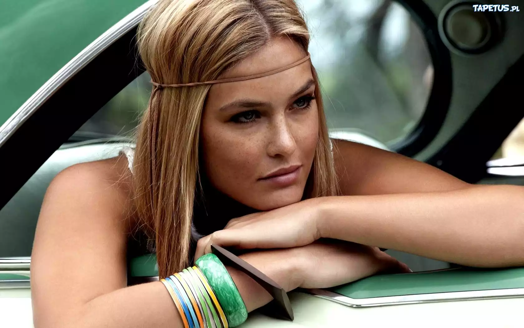 Zamyślona, Bar Rafaeli, Modelka