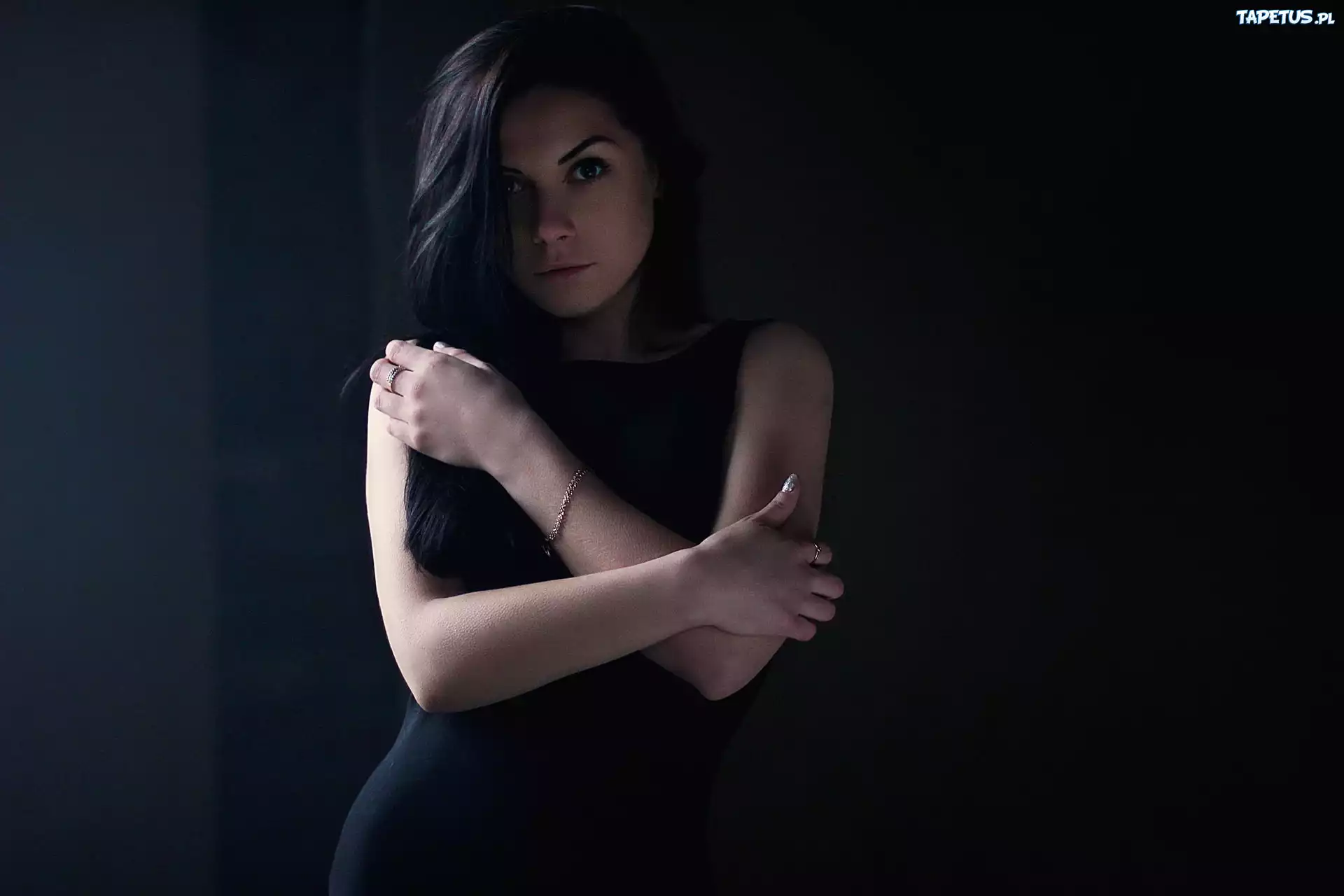 Brunetka, Ręce